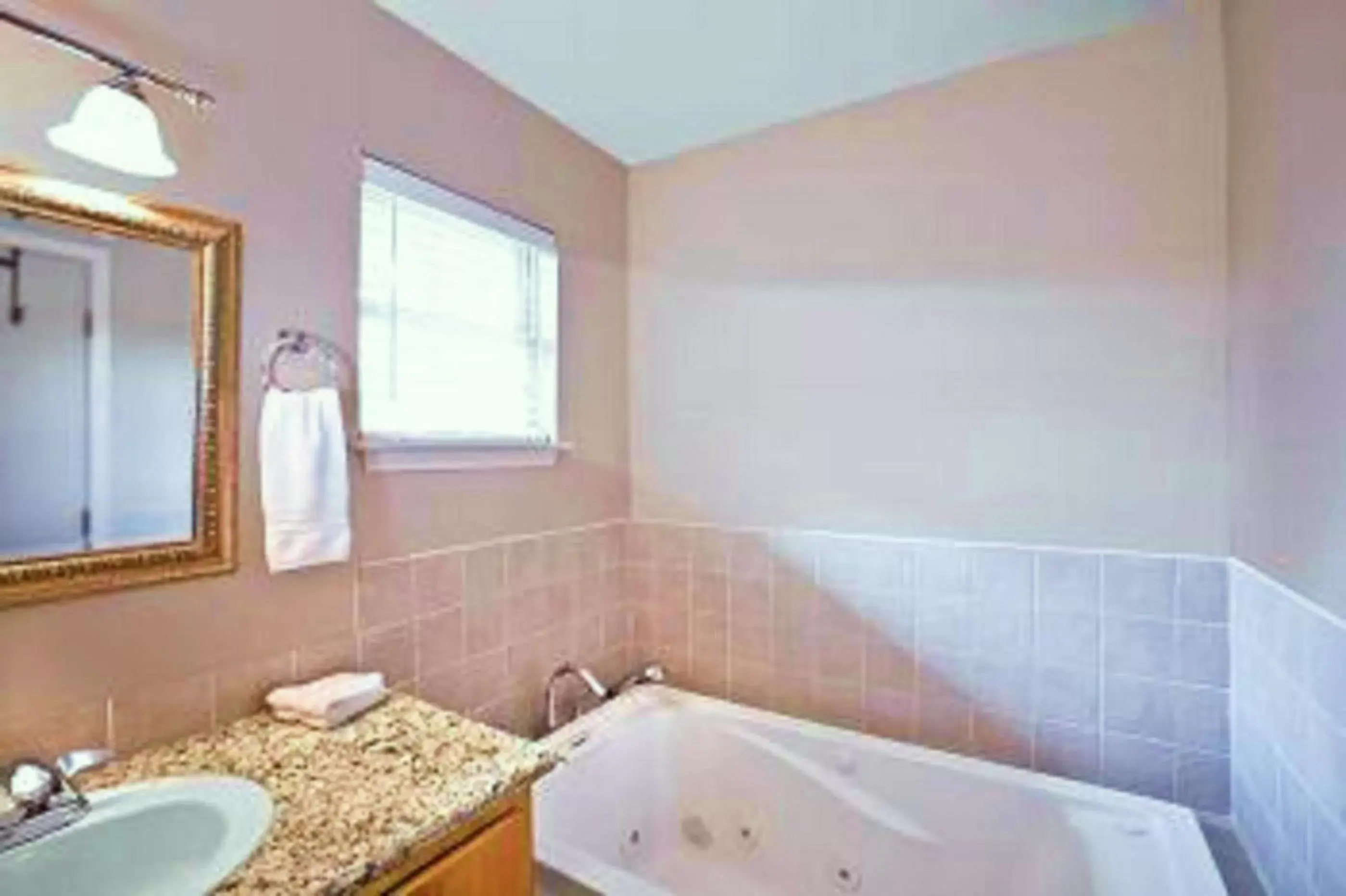 Bathroom in Blanco Riverside Cottages