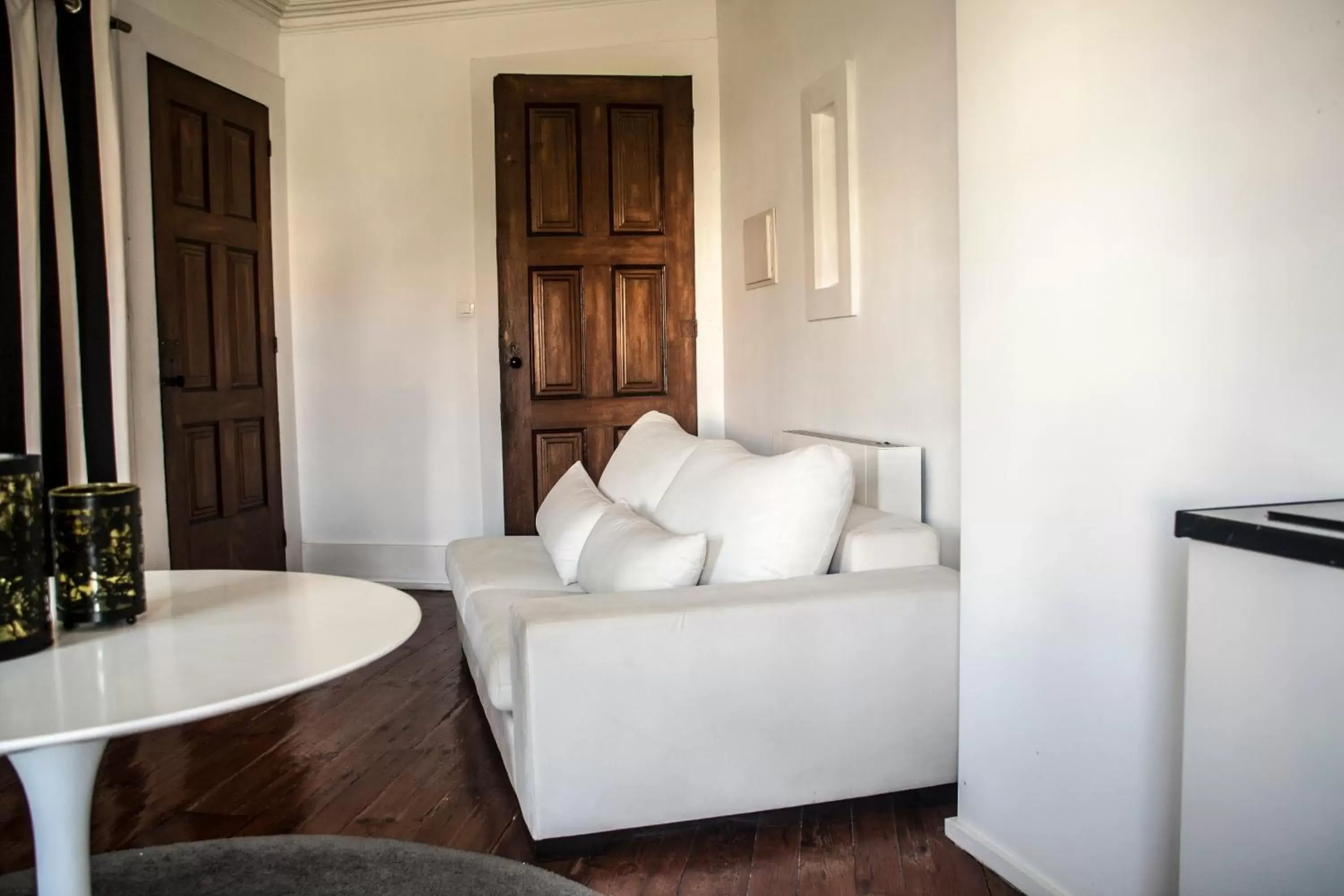 Bed, Seating Area in Oporto Loft