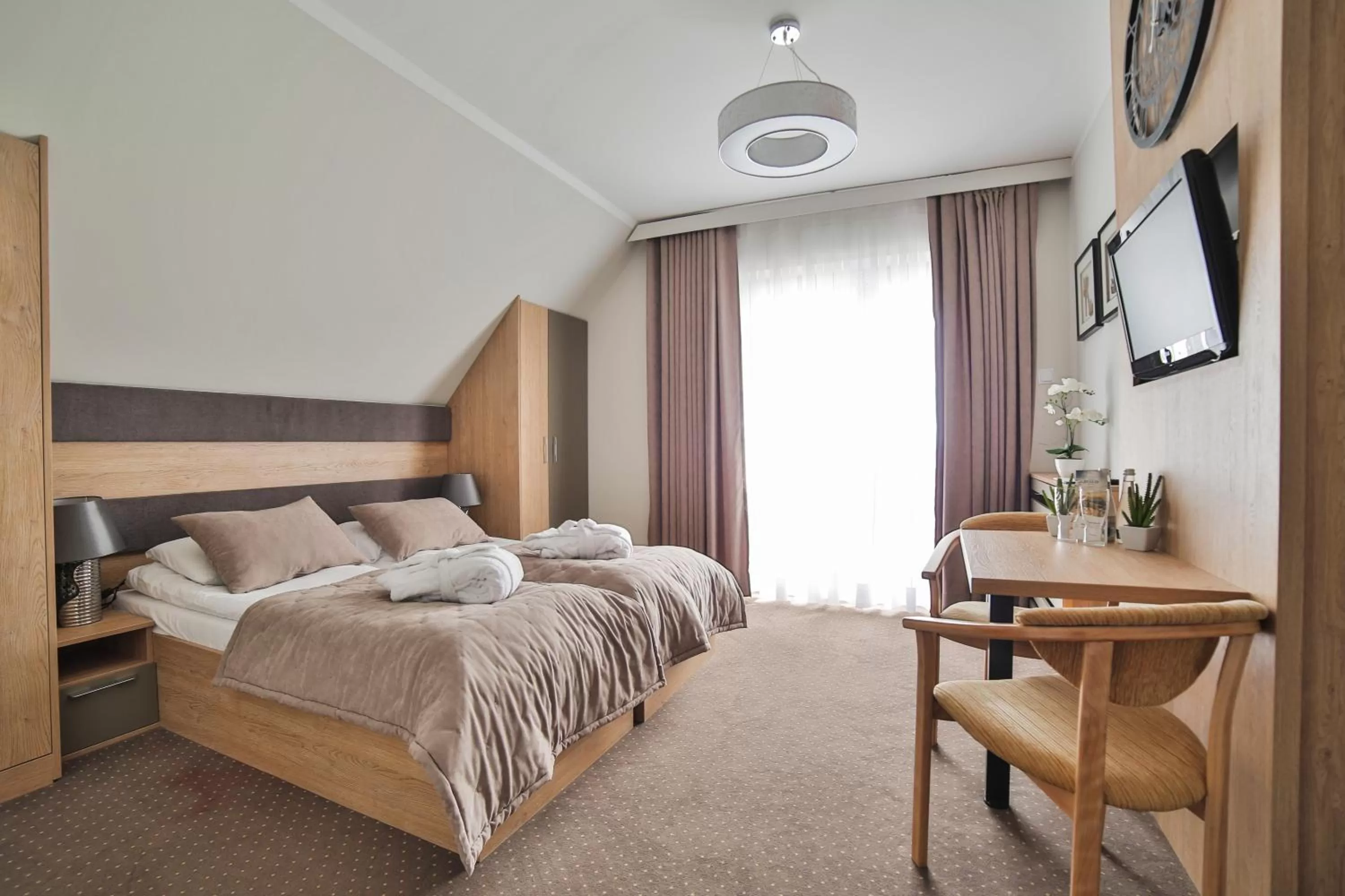 Photo of the whole room, Bed in Hotel Kompleks Beskid z basenem i stokiem narciarskim - blisko Babiej Góry