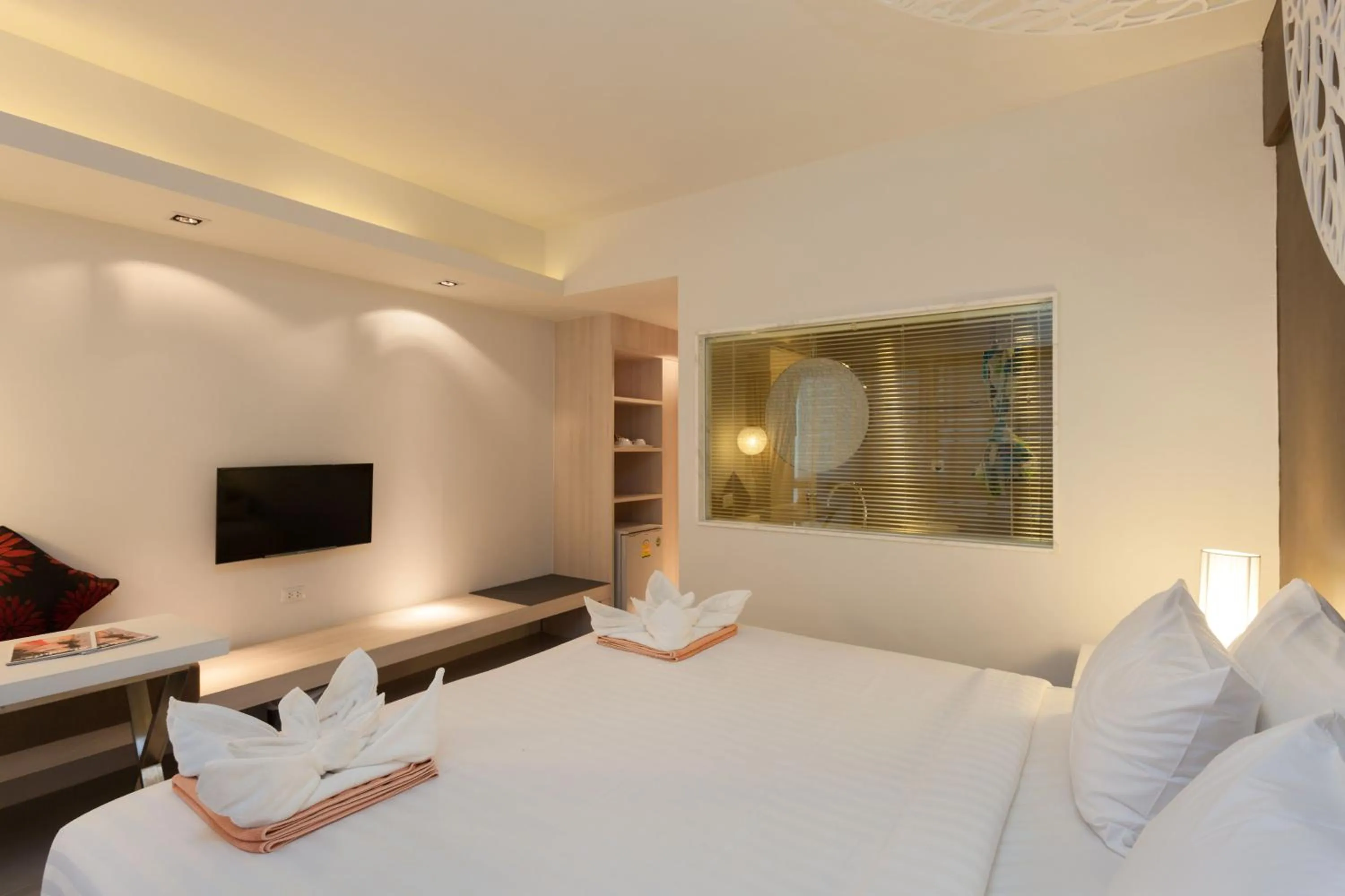 Bedroom, Bed in Coral Inn