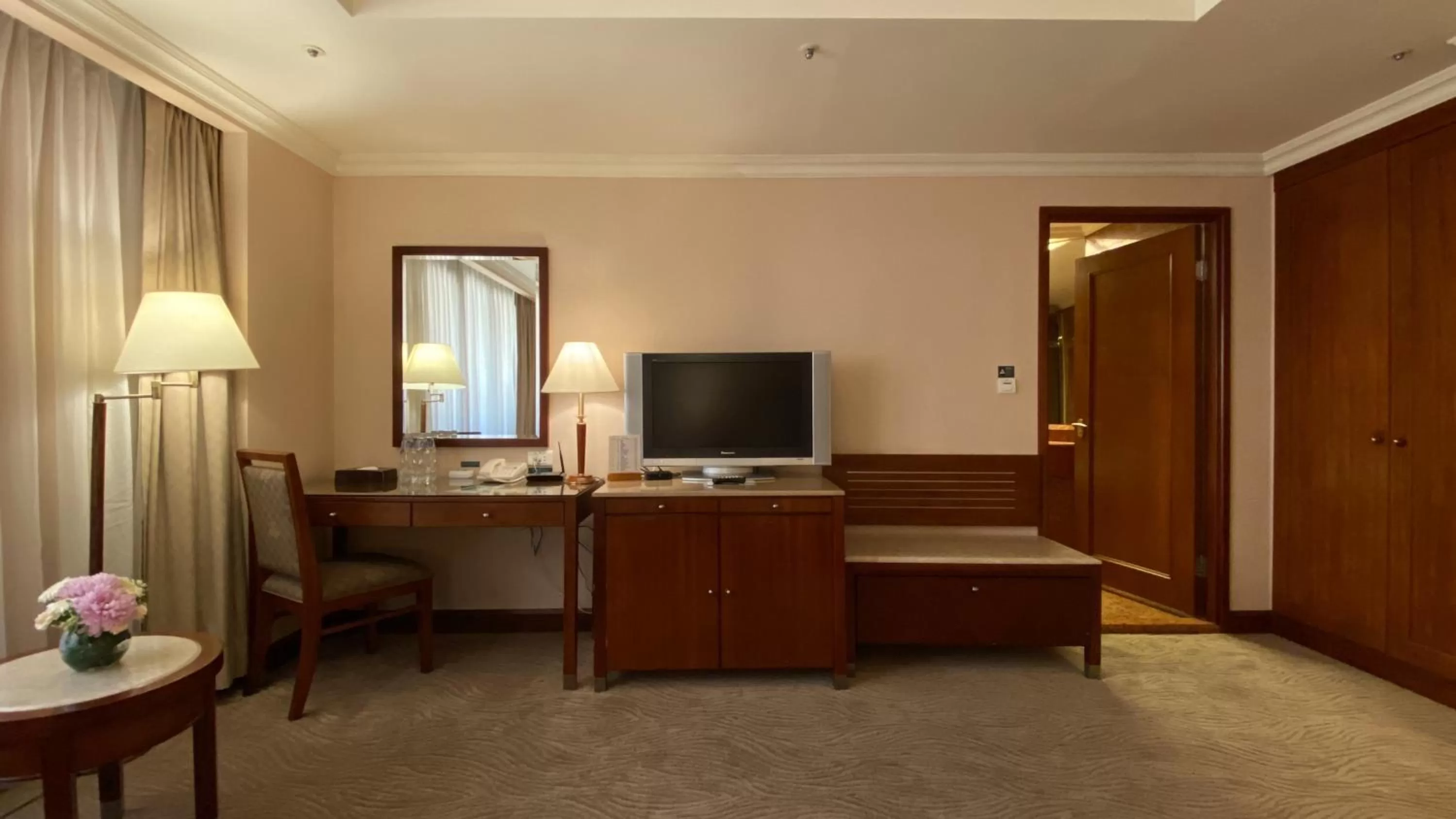 TV and multimedia in Monarch Plaza Hotel