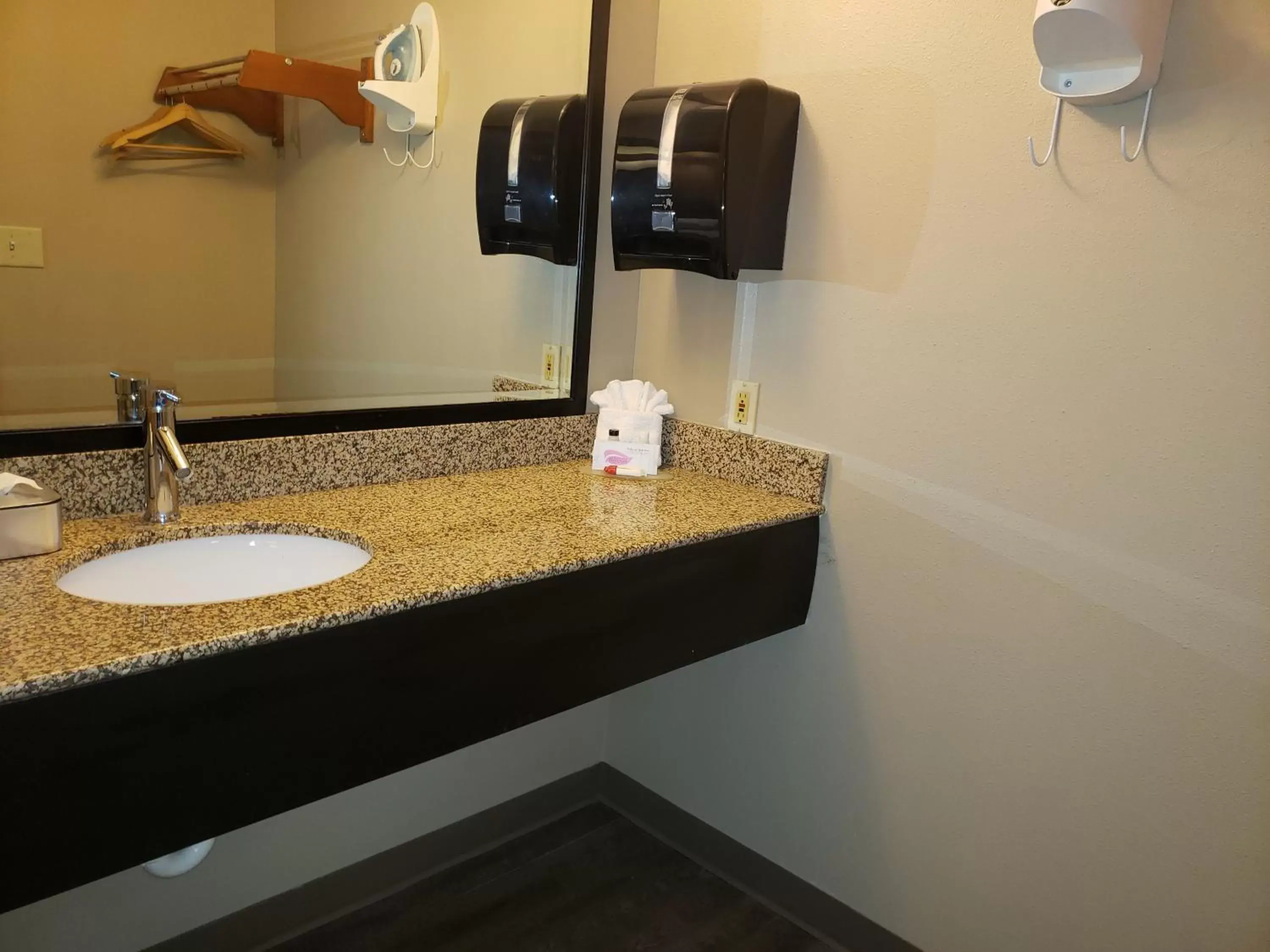 Bathroom in Super 8 by Wyndham Milwaukee Airport