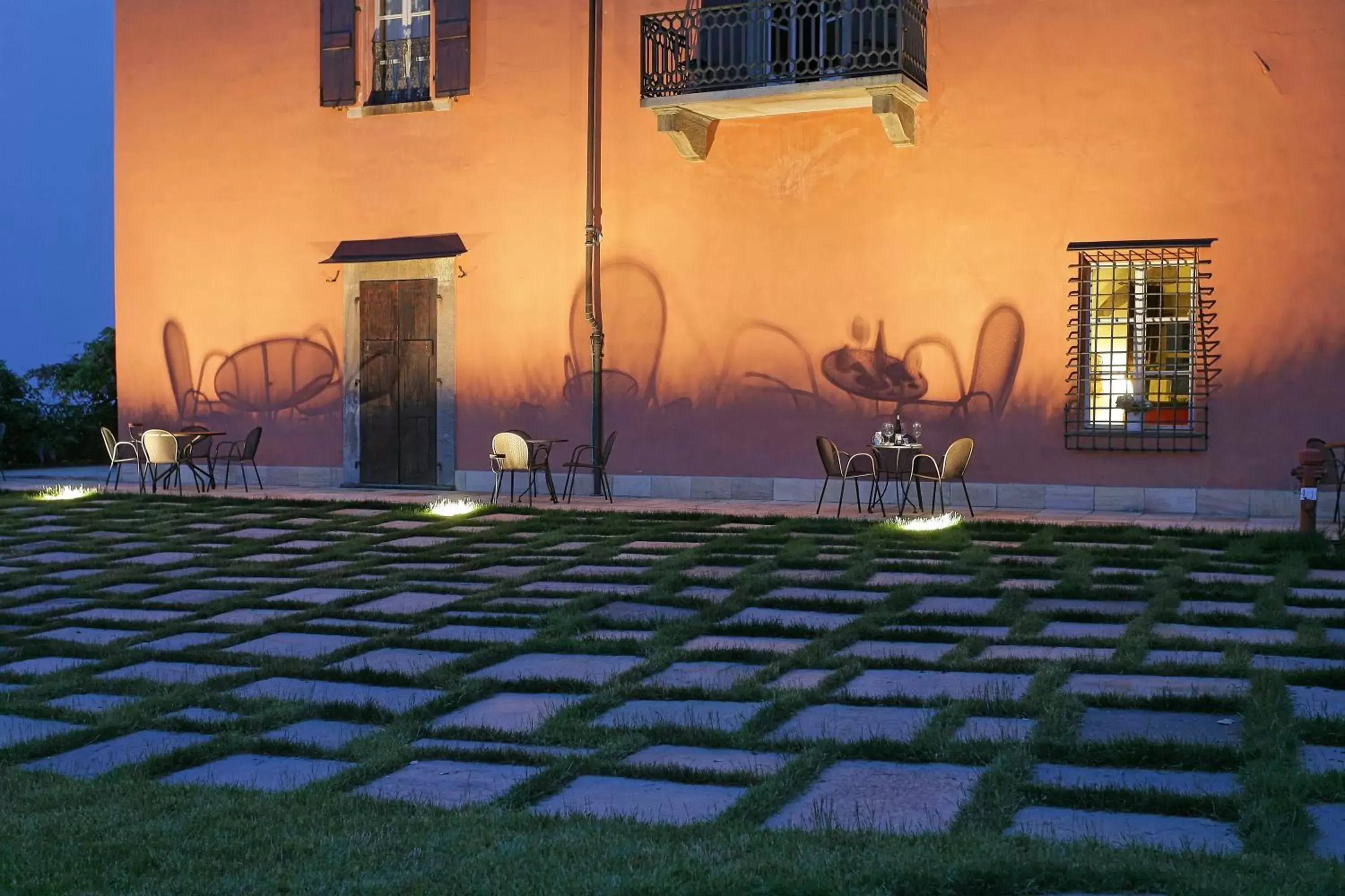 Facade/entrance, Swimming Pool in Castello Rosso