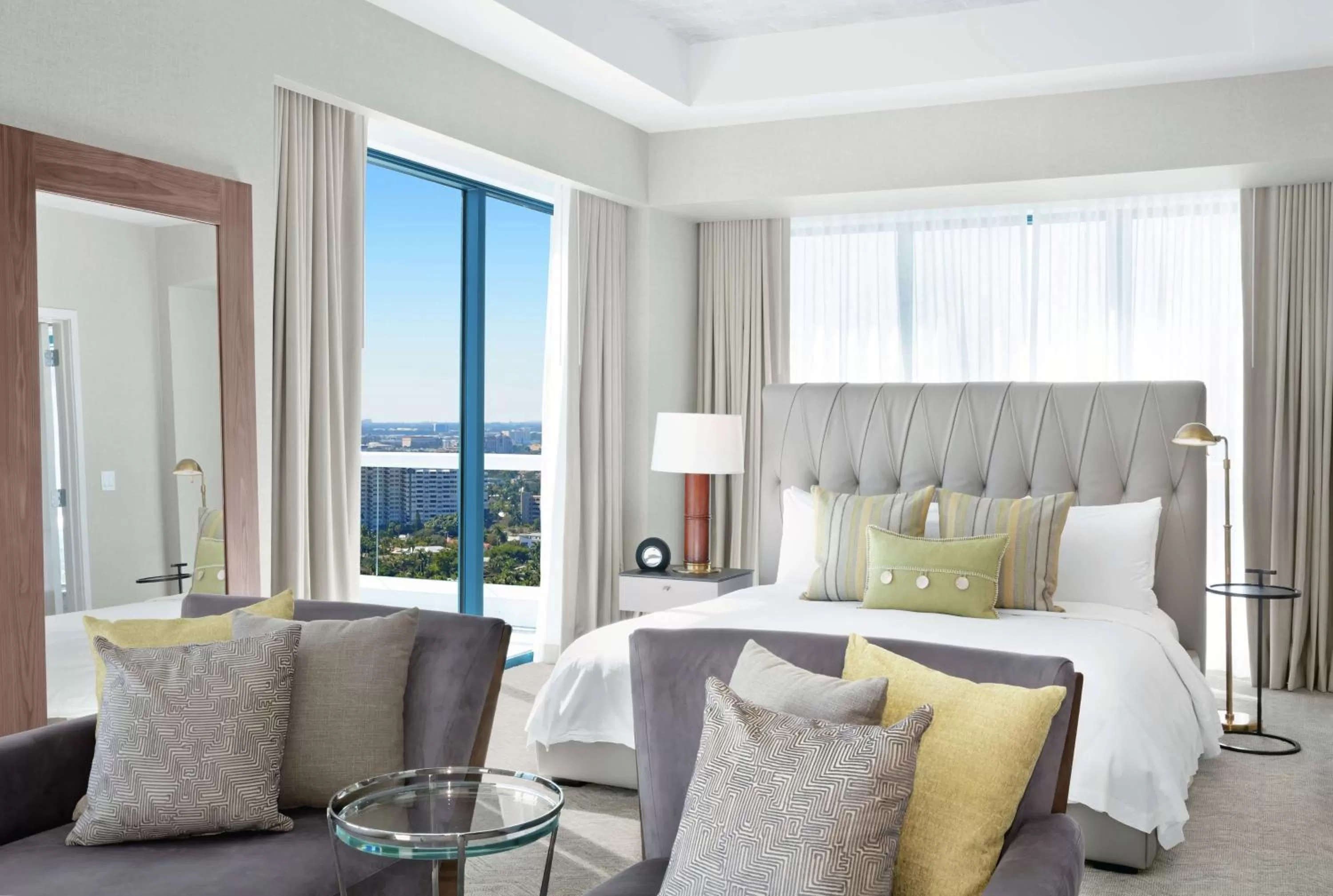 View (from property/room), Bed in Conrad Fort Lauderdale Beach