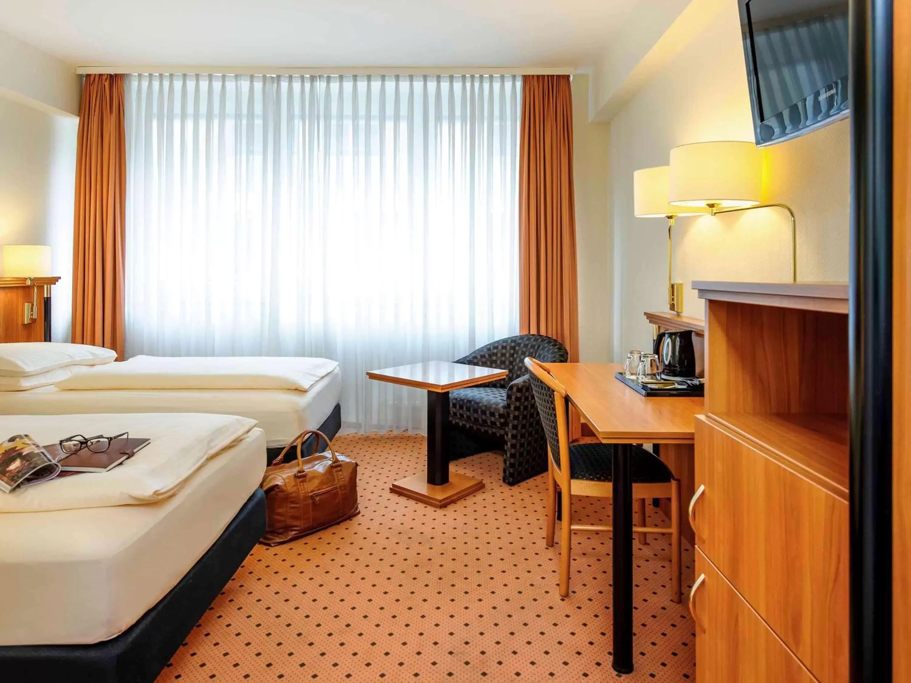 Photo of the whole room, Bed in Mercure Hotel München Altstadt