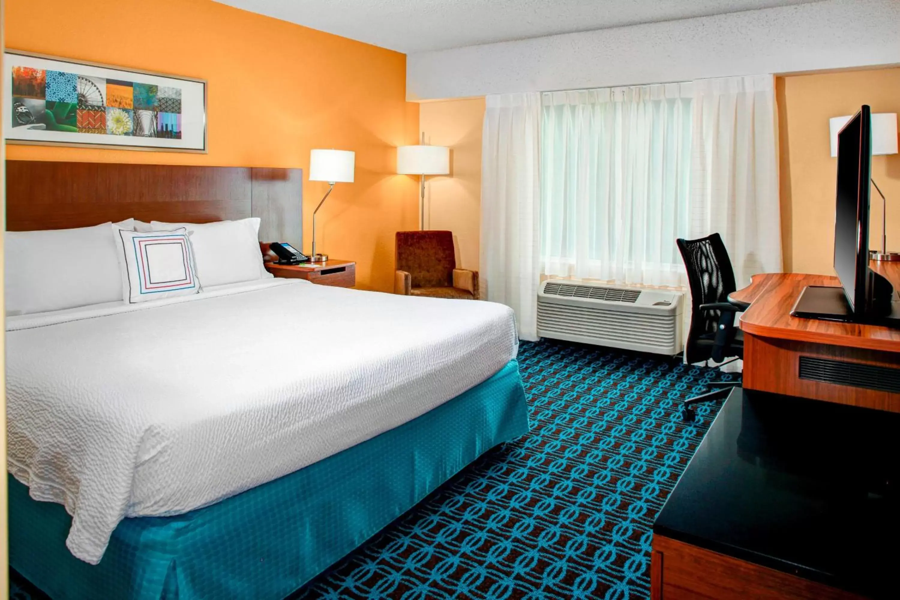 Photo of the whole room, Bed in Fairfield Inn & Suites by Marriott Atlanta Alpharetta