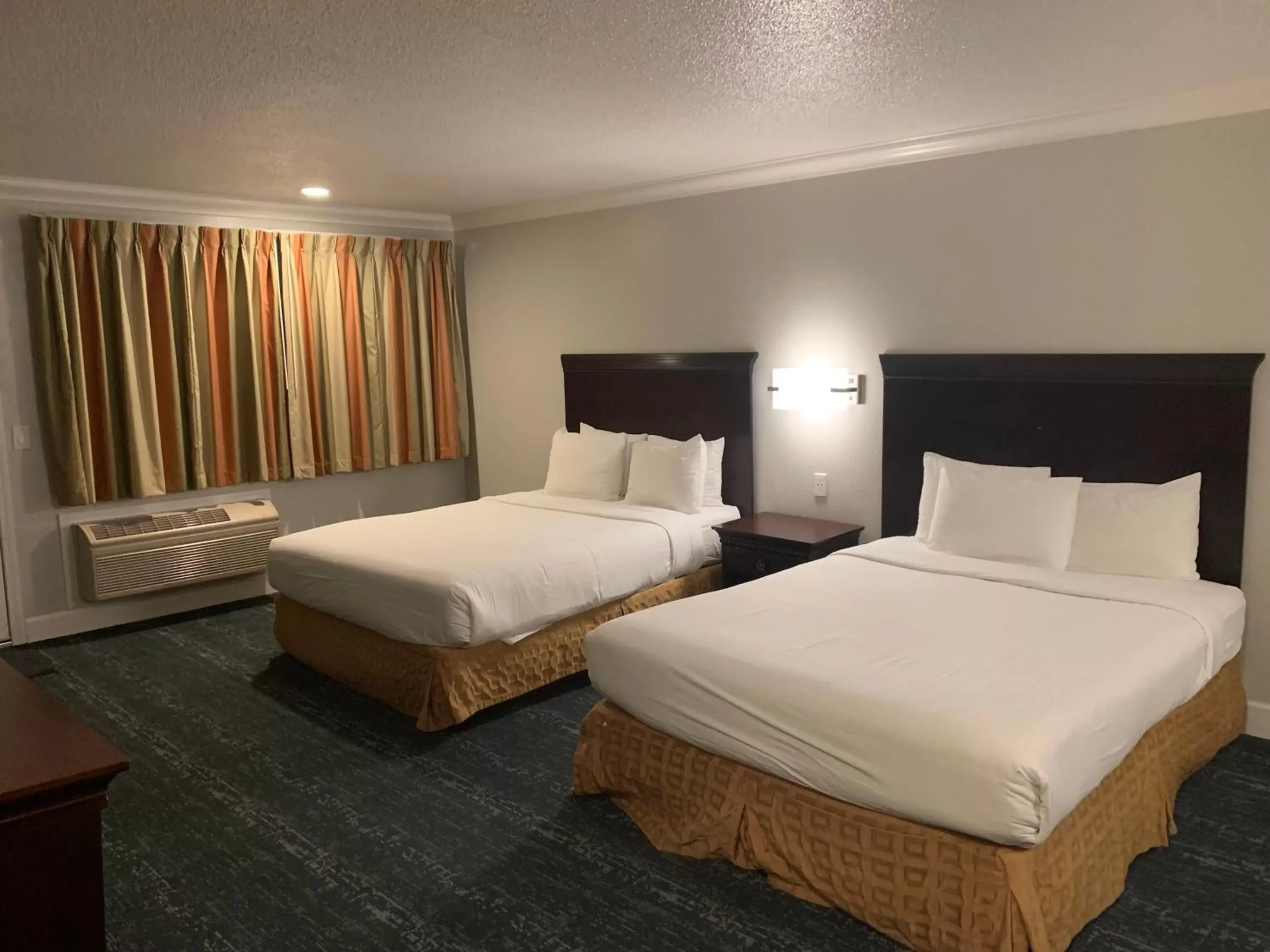 Bedroom, Bed in Stargazer Inn and Suites