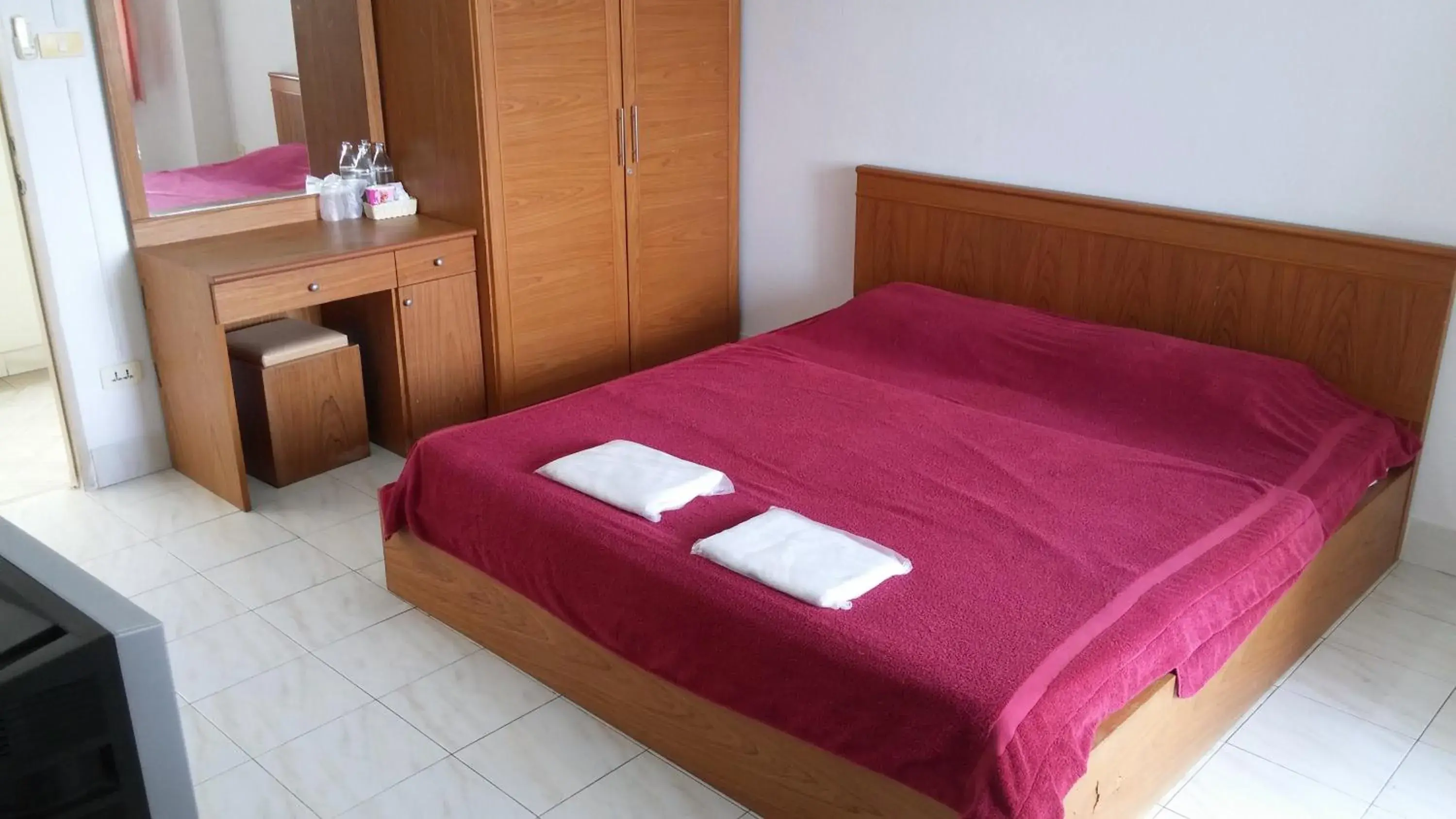 Bed in Thana Place Charunsanitwong 34