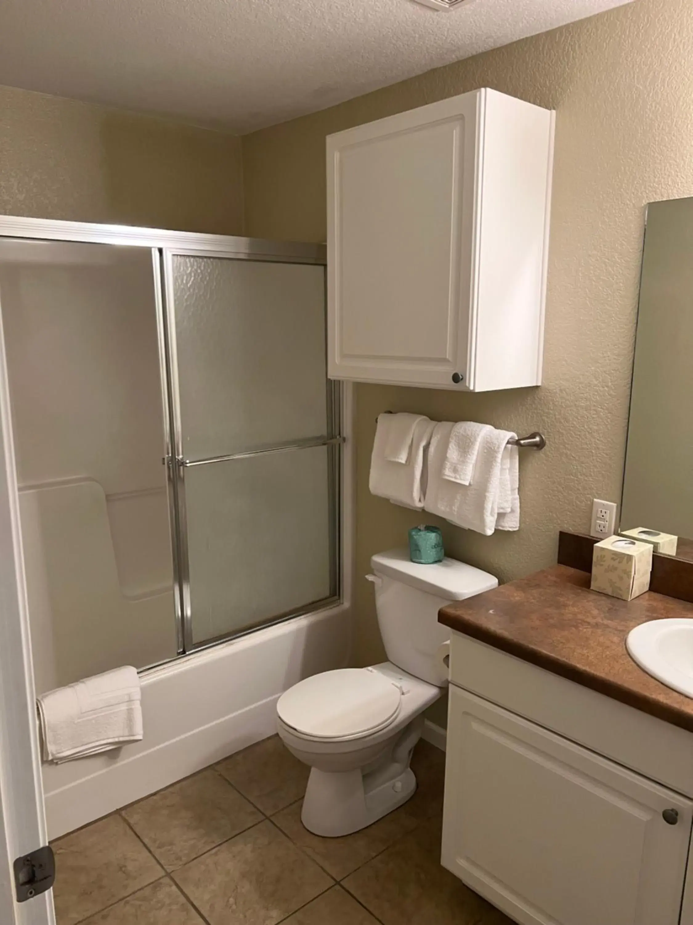 Bathroom in Washburn Hotel Suites