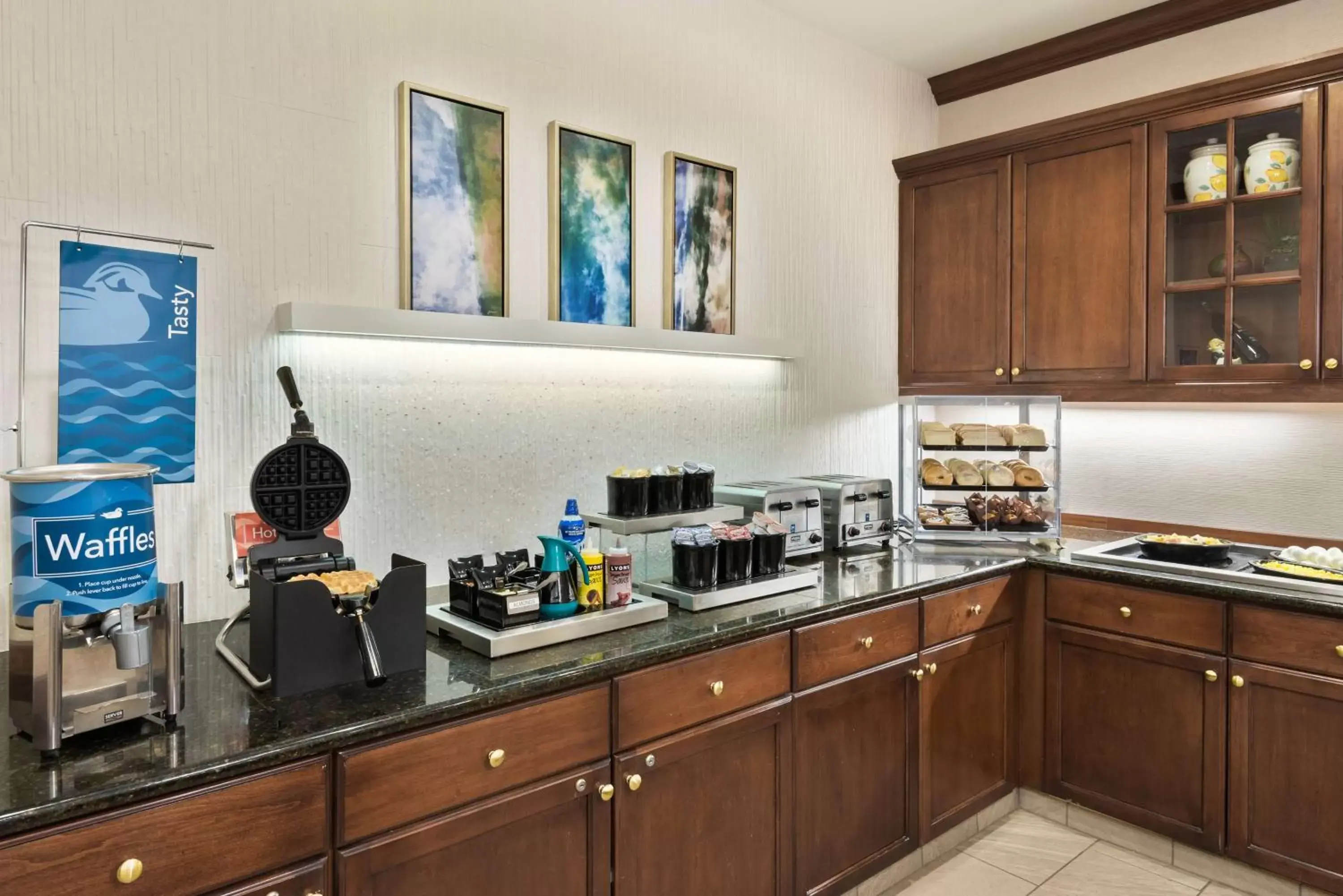 Breakfast, Kitchen/Kitchenette in Homewood Suites by Hilton Buffalo-Amherst