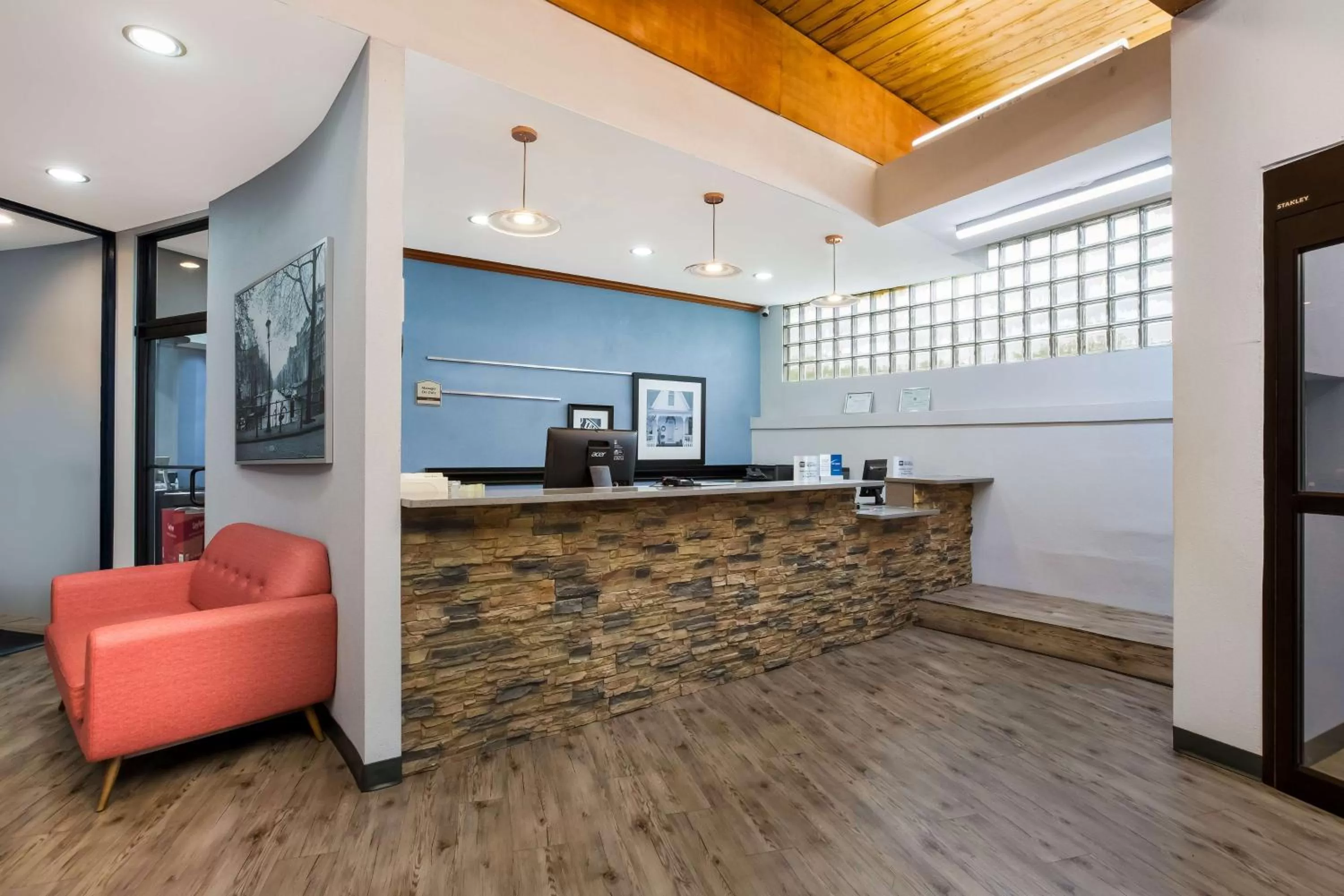 Lobby or reception in Best Western Bordentown Inn