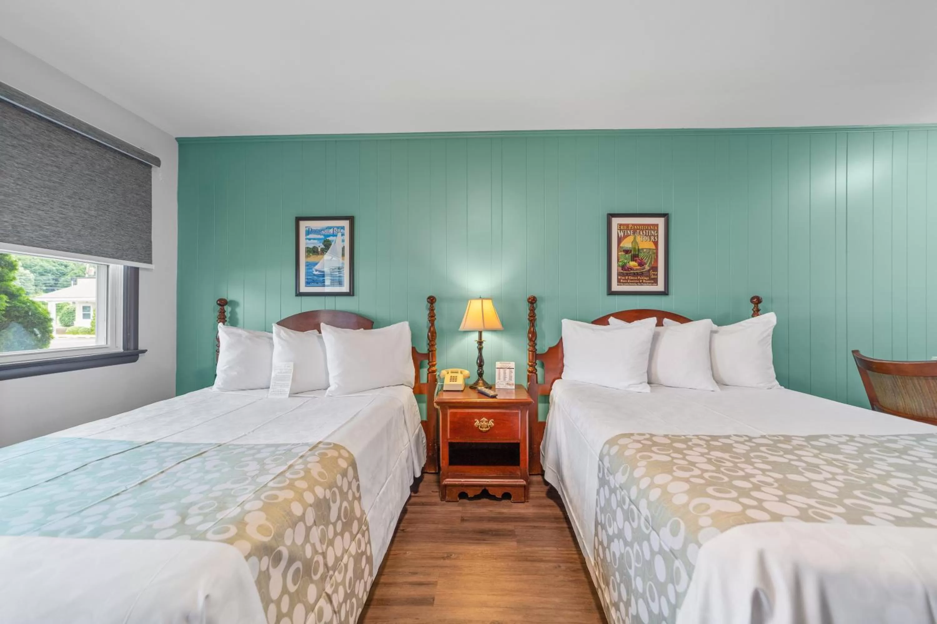 Bedroom, Bed in Glass House Inn Erie Near I-90 & I-79