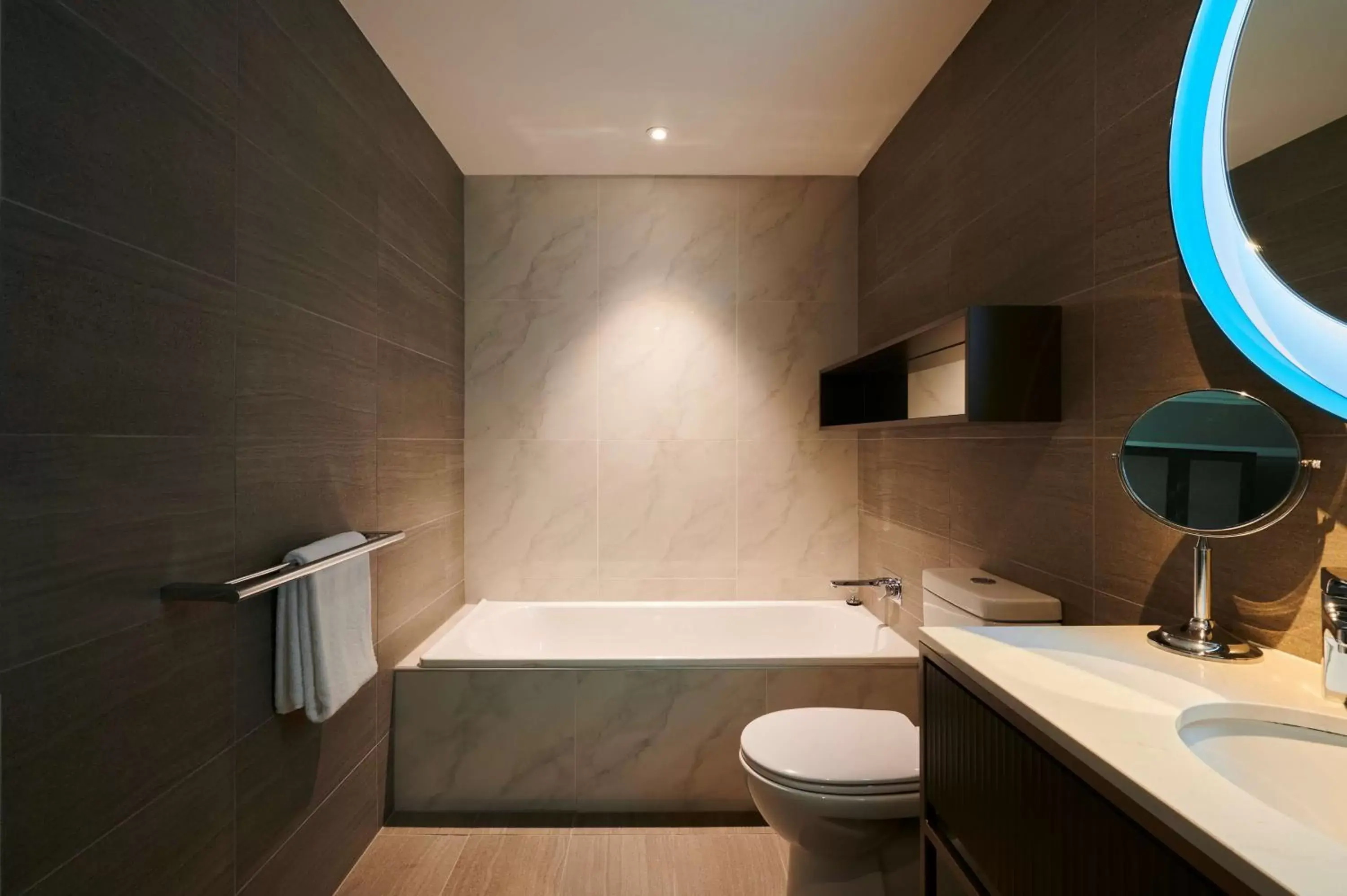 Bedroom, Bathroom in Hotel Kurrajong Canberra