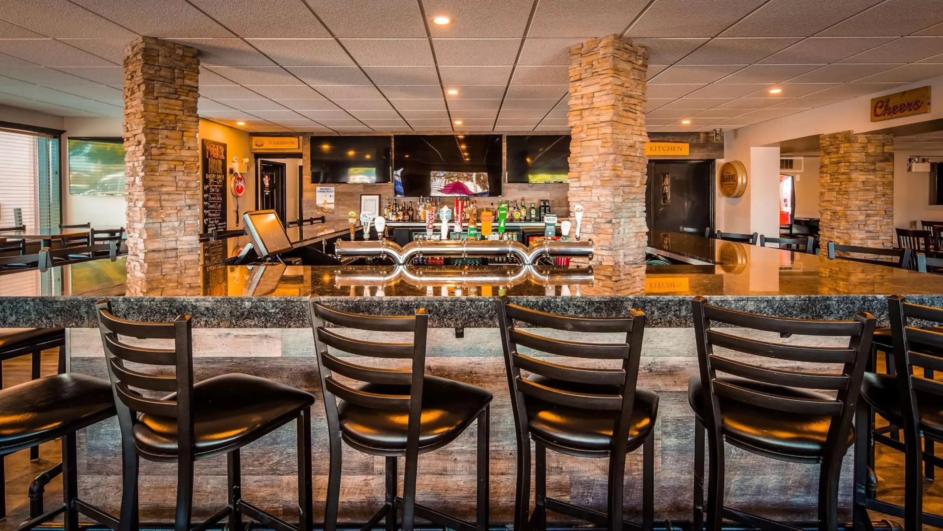 Lounge or bar, Restaurant/Places to Eat in Best Western Plus Ottawa Kanata Hotel and Conference Centre