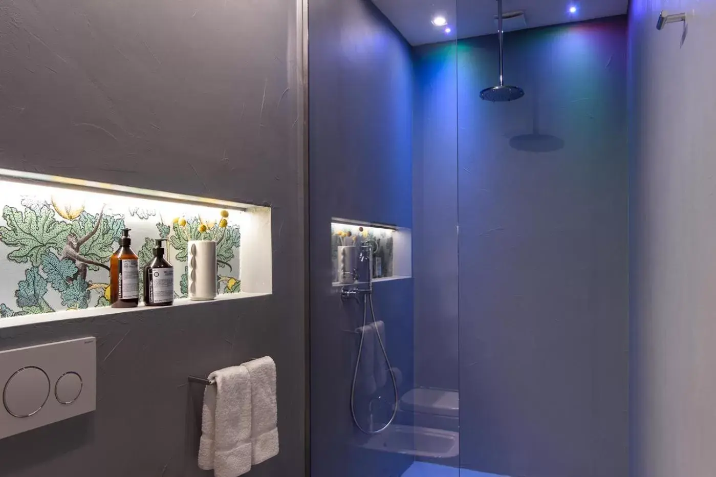 Bathroom in Velona's Jungle Luxury Suites