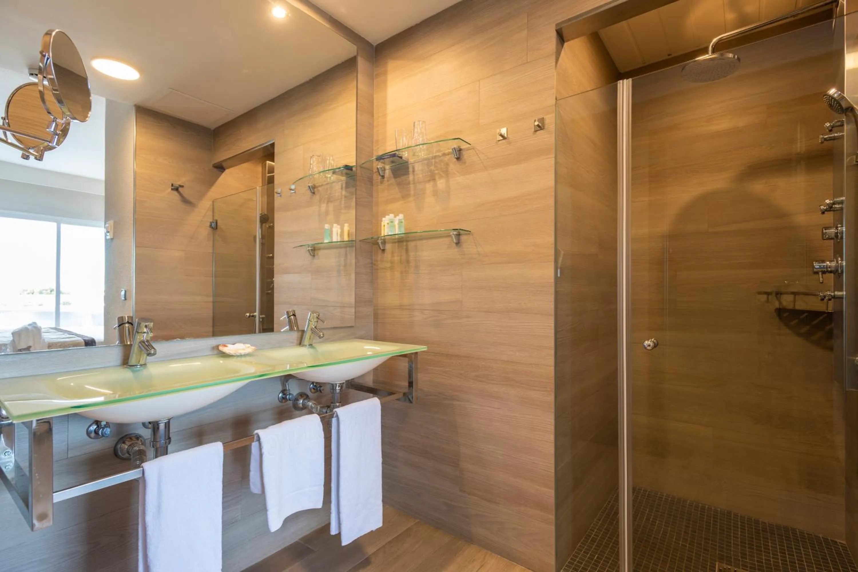 Shower in Hotel Condesa