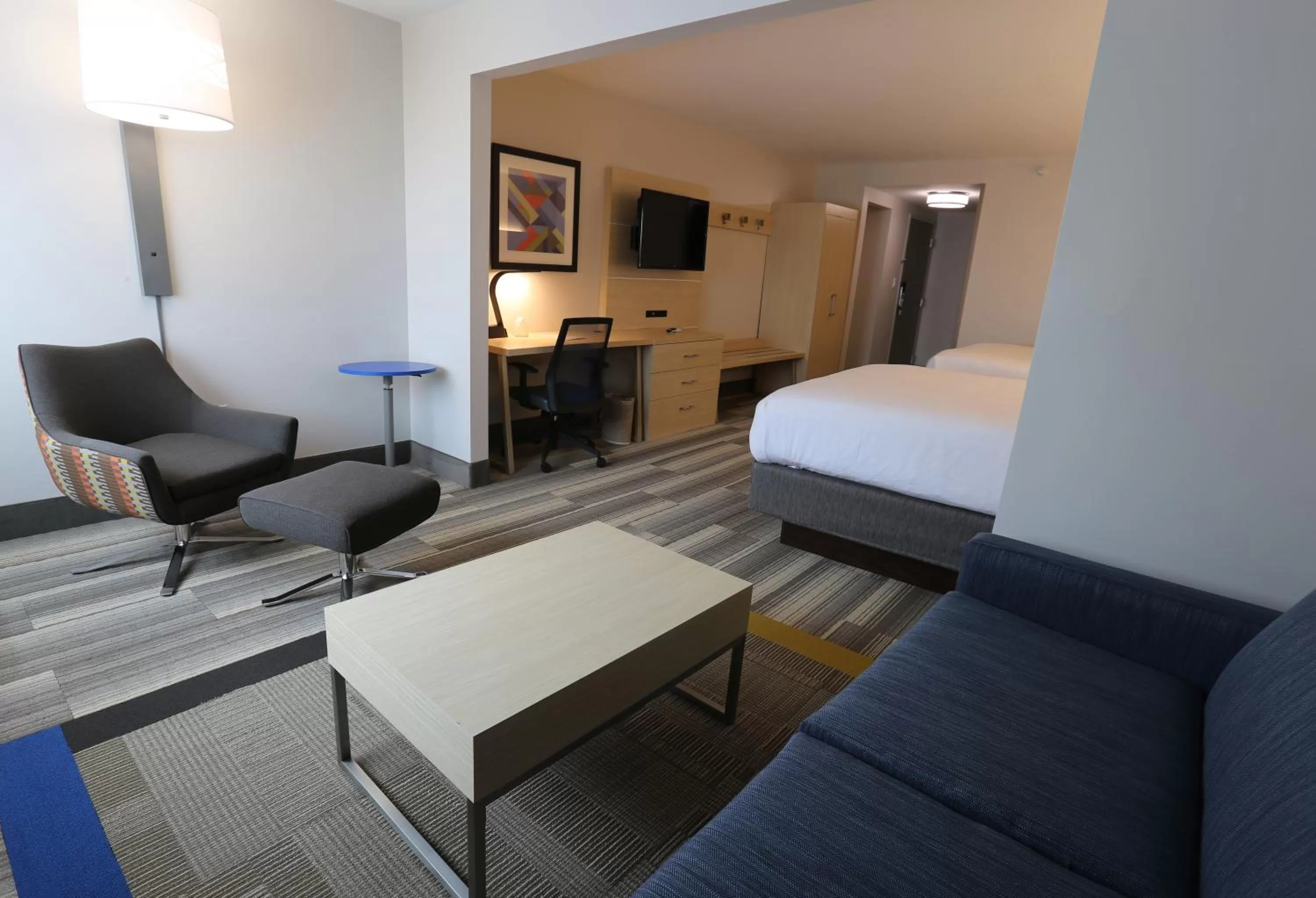 Photo of the whole room, Bed in Holiday Inn Express - Biloxi - Beach Blvd by IHG