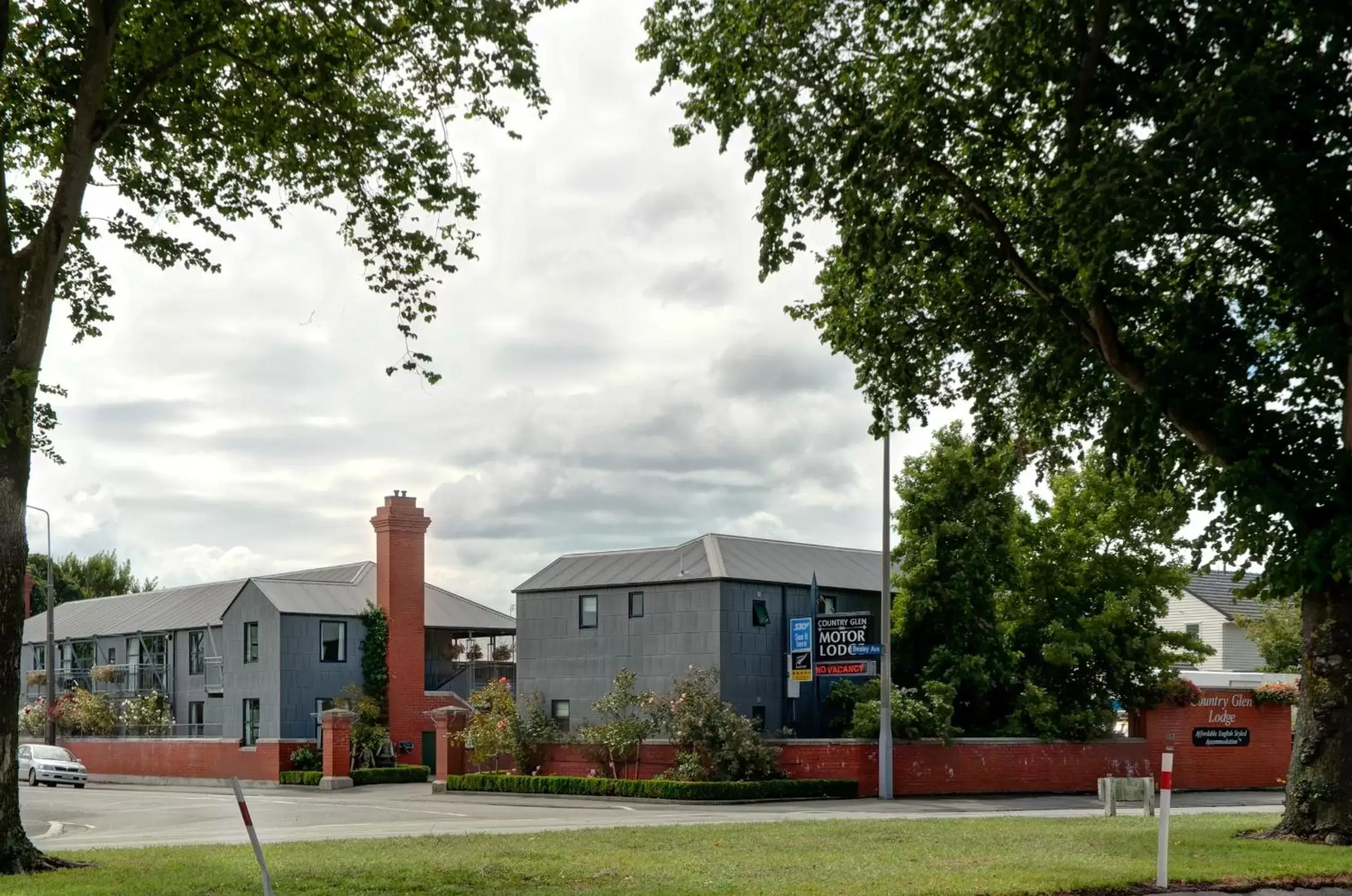 Street view, Property Building in Country Glen Lodge