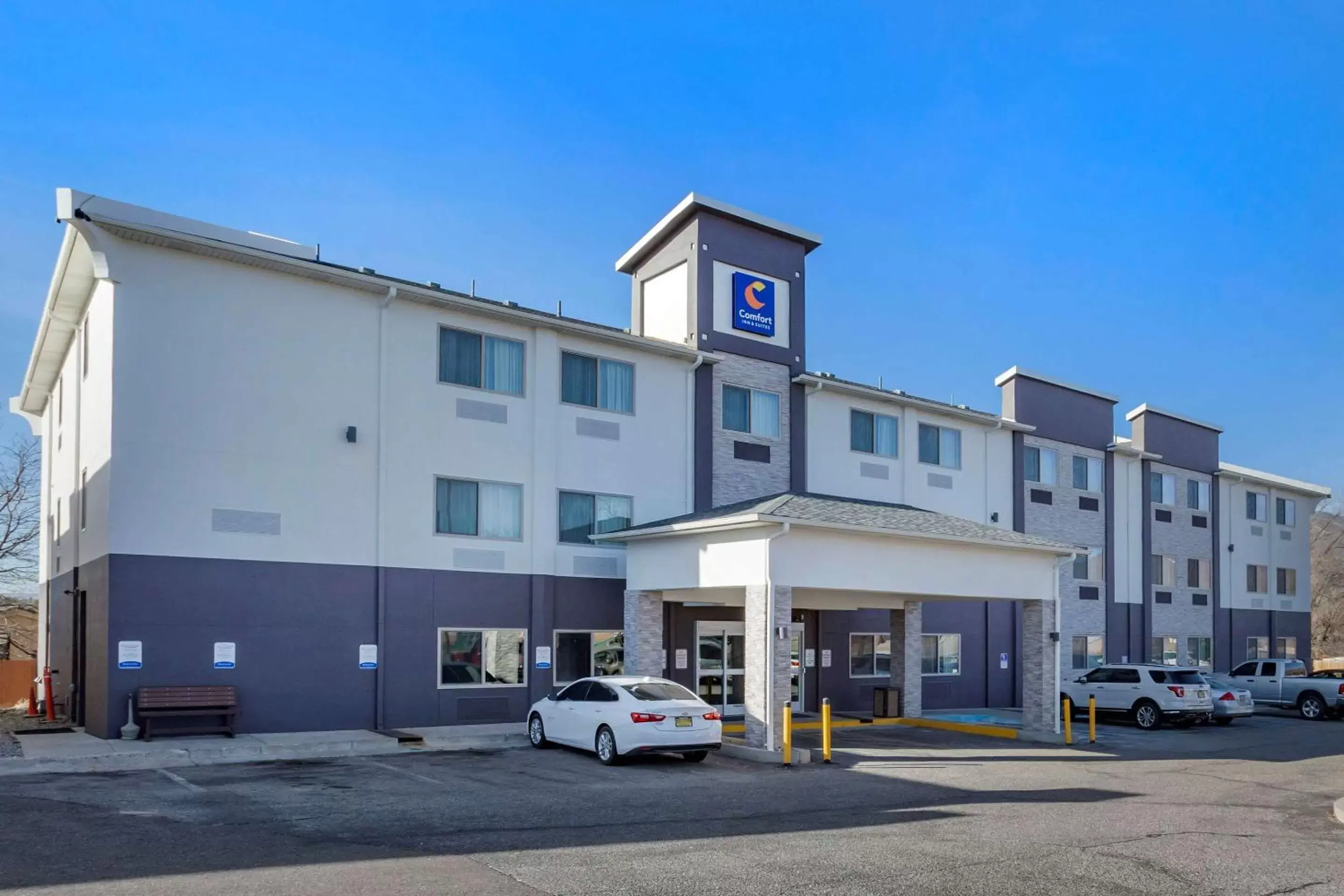 Property Building in Comfort Inn & Suites Los Alamos