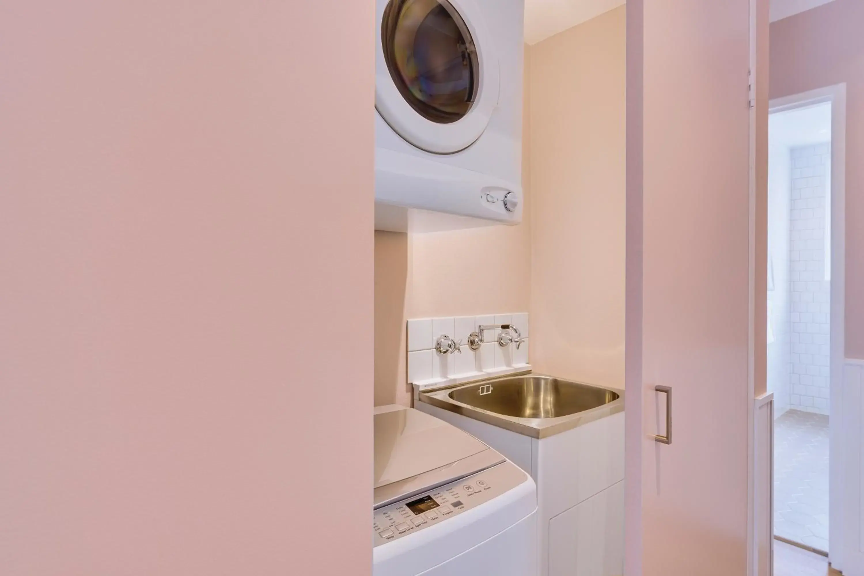 washing machine, Kitchen/Kitchenette in Adina Apartment Hotel Sydney Chippendale