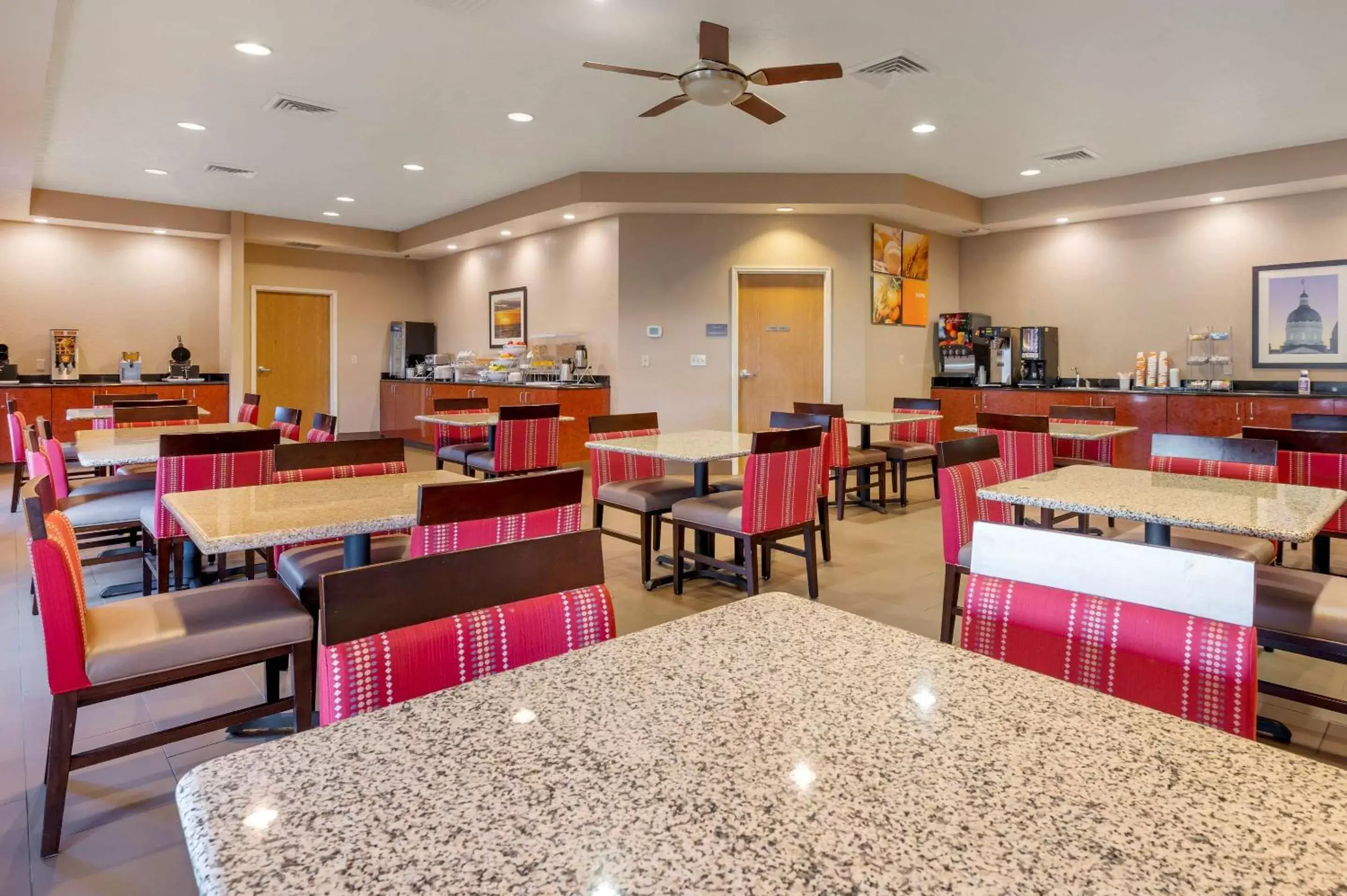 Restaurant/Places to Eat in Comfort Suites Merrillville near US 30