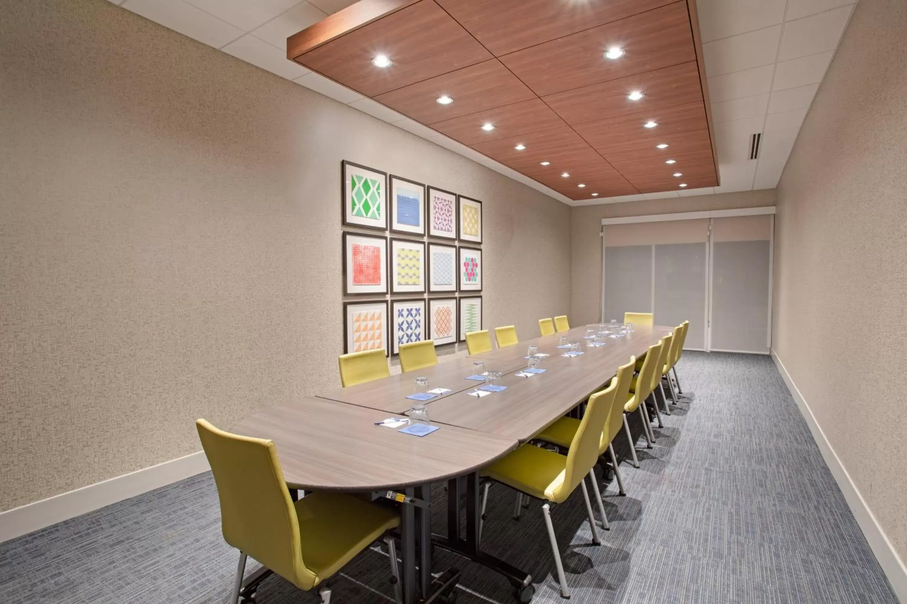 Meeting/conference room in Holiday Inn Express & Suites - Sterling, an IHG Hotel