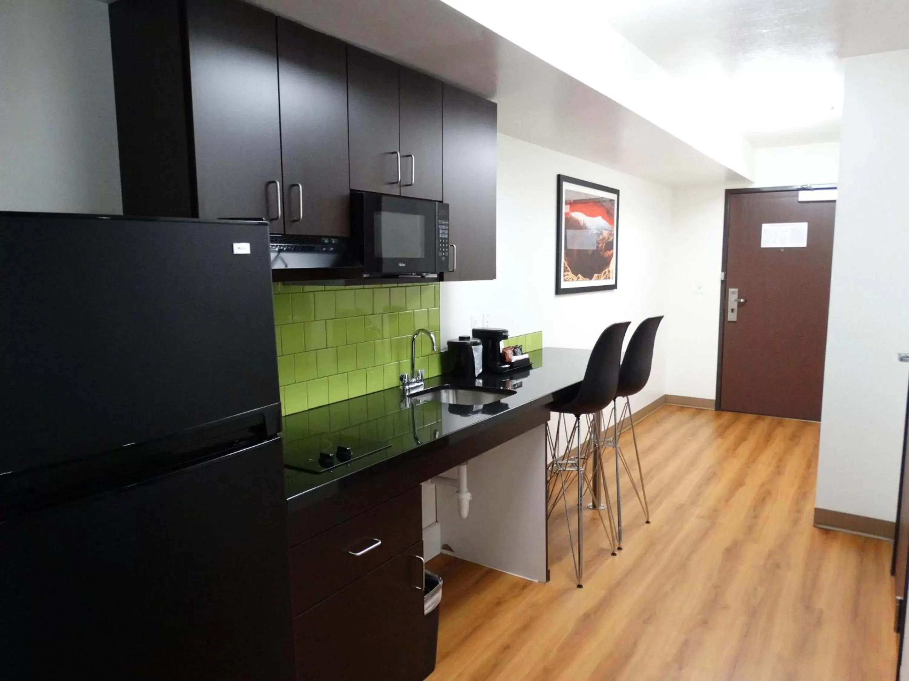 Photo of the whole room, Kitchen/Kitchenette in Best Western Duchesne Inn