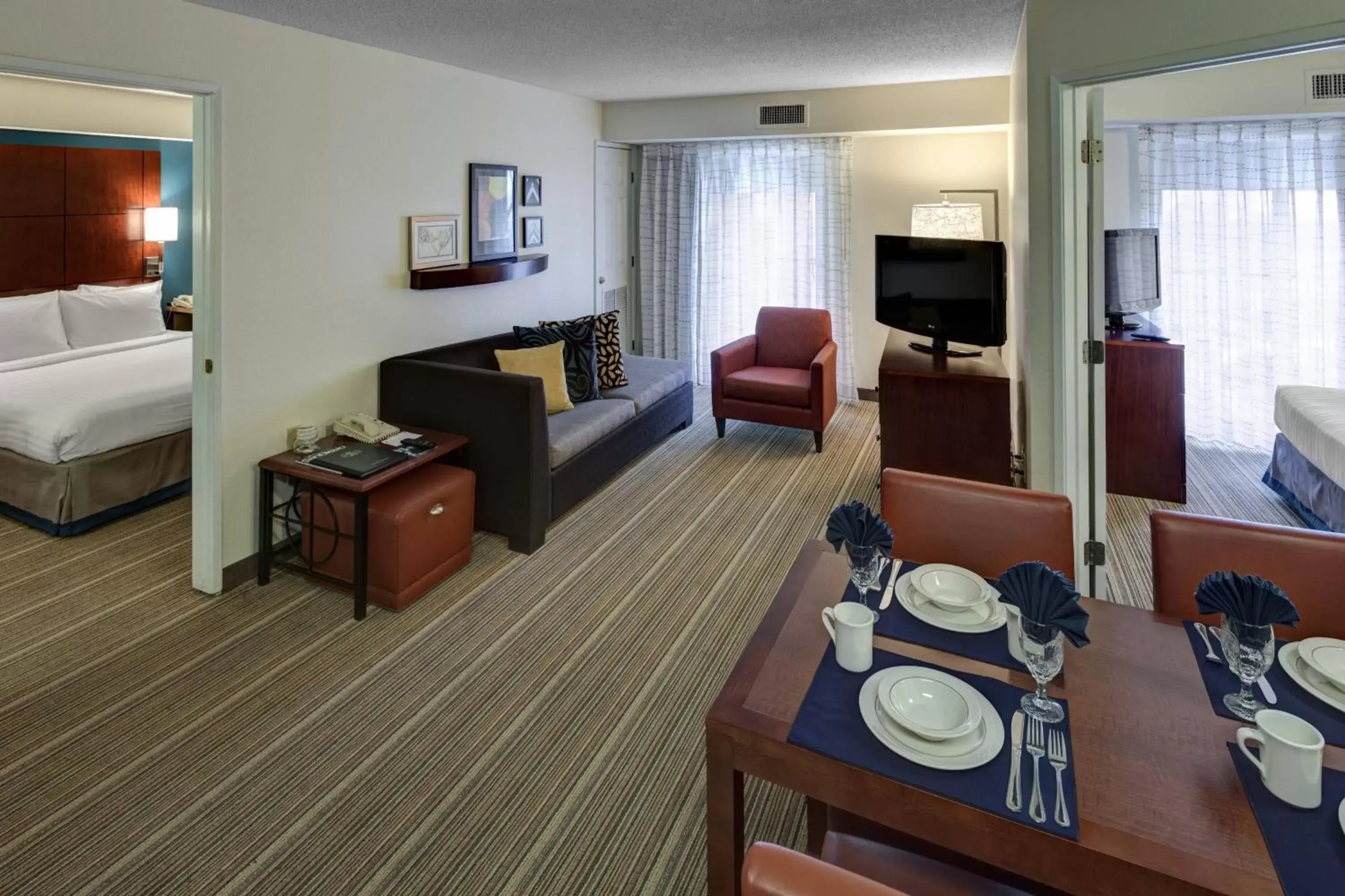 Bedroom, Dining Area in Residence Inn by Marriott San Diego Downtown