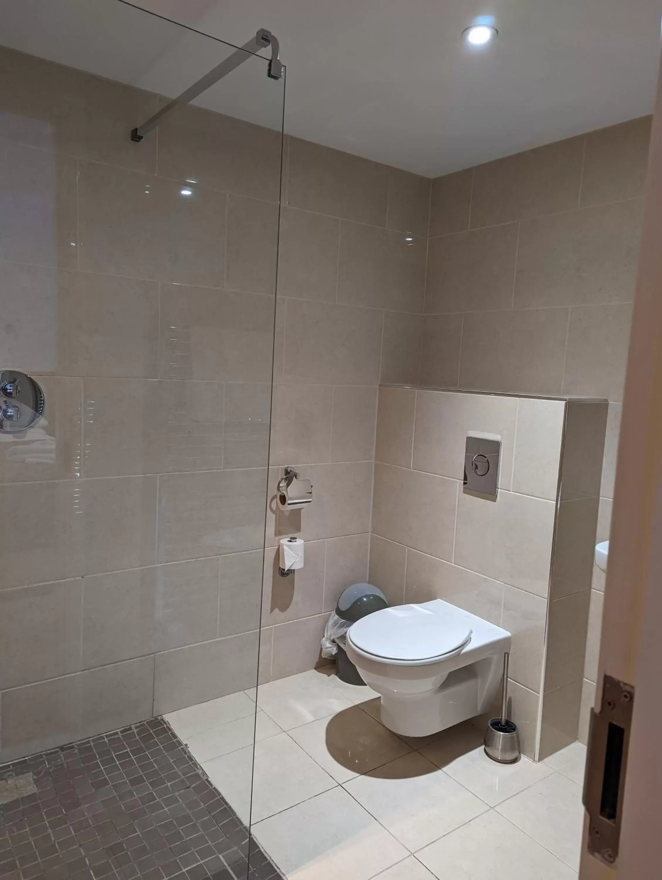 Bathroom in Barley Sheaf, Old Bridge Street EN SUITE ROOMS, ROOM ONLY