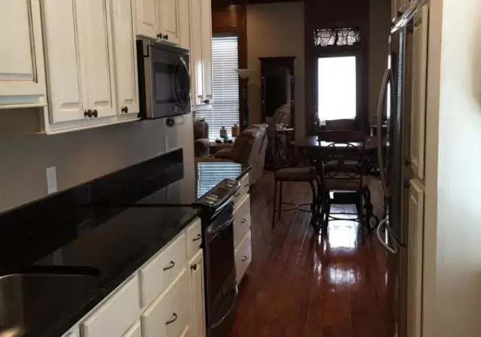 Kitchen or kitchenette, Kitchen/Kitchenette in Historic Kahn Hotel