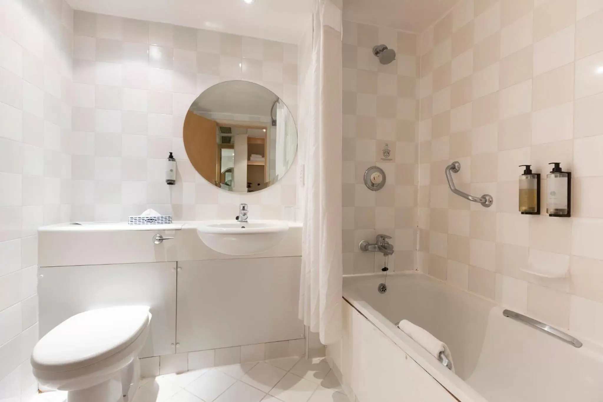 Bathroom in Holiday Inn Guildford, an IHG Hotel