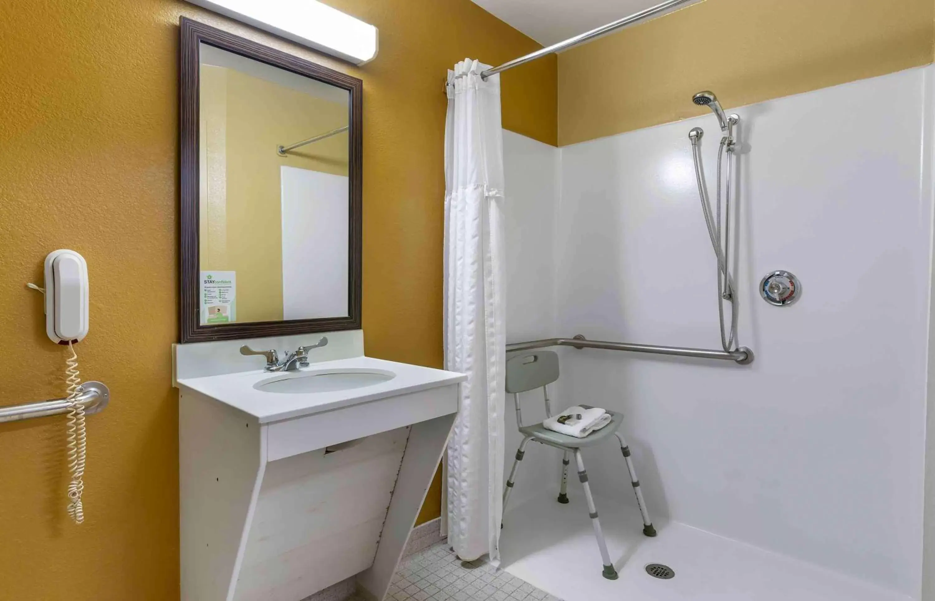 Bathroom in Extended Stay America Suites - Providence - Warwick