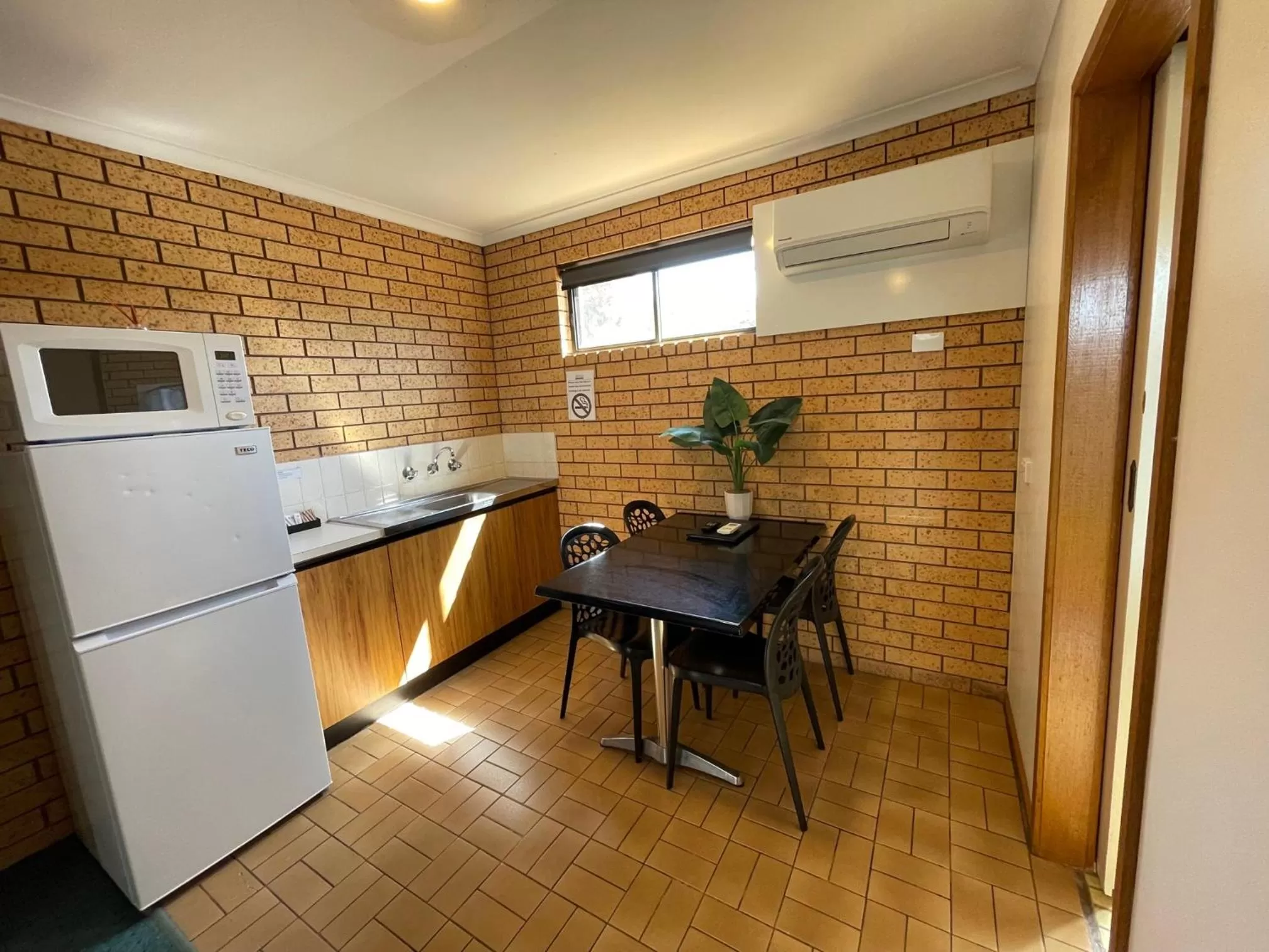 kitchen in Lake Mulwala Hotel