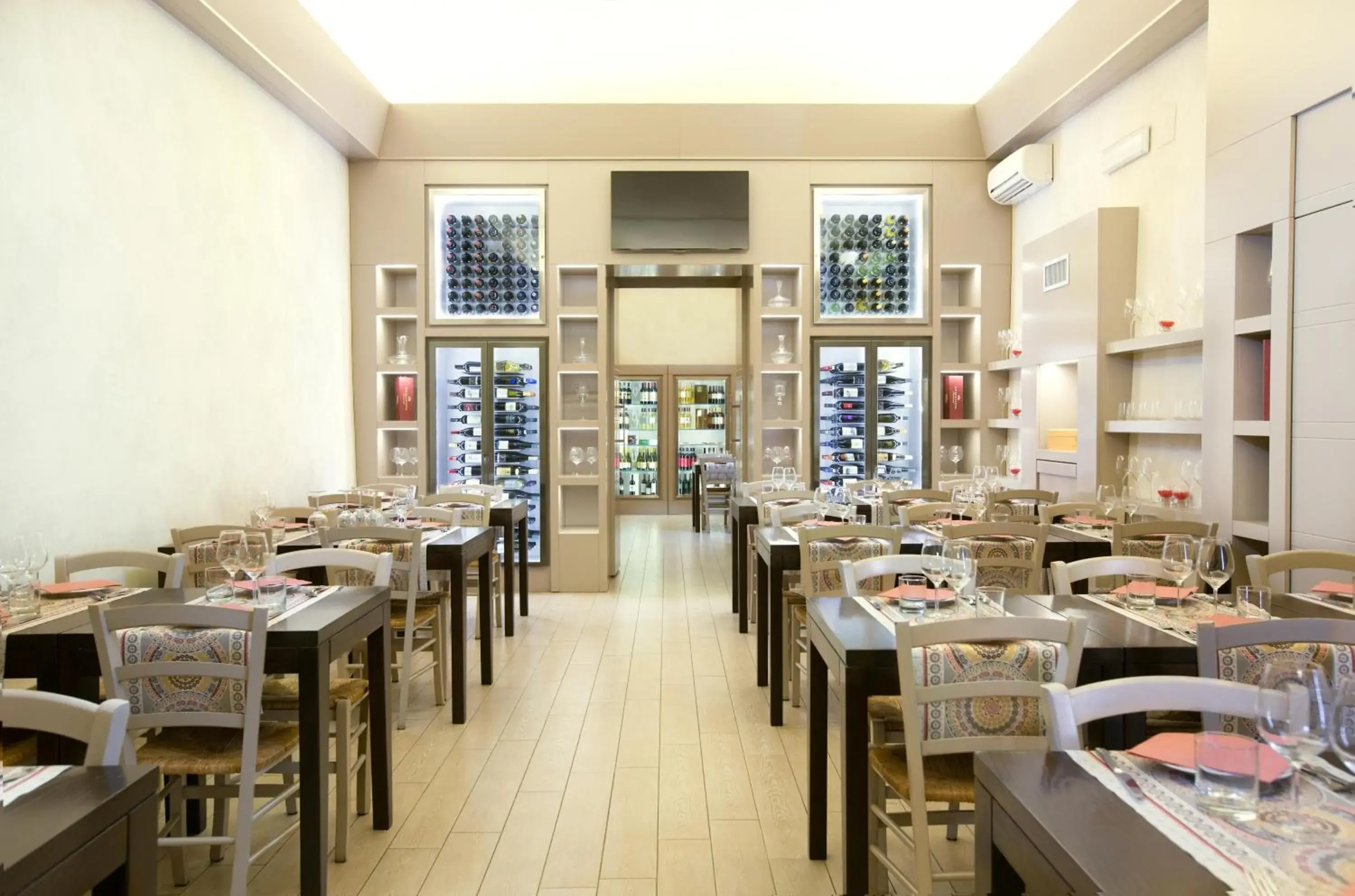 Restaurant/Places to Eat in Albergo Dei Leoni