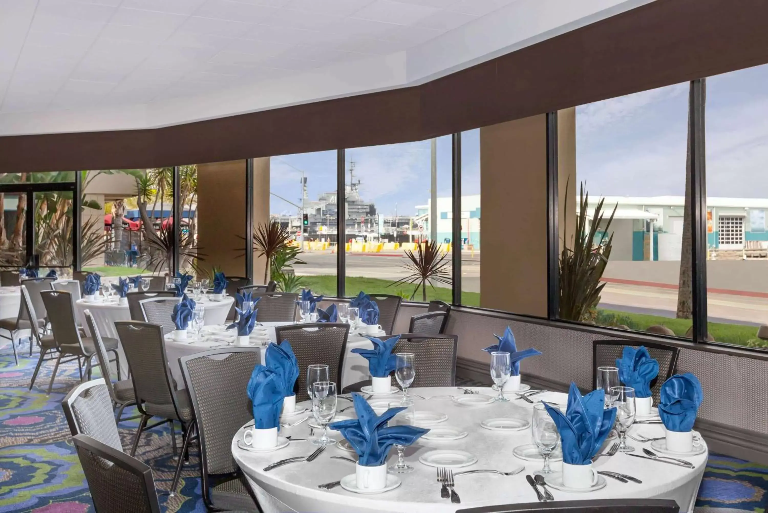 On site, Restaurant/Places to Eat in Wyndham San Diego Bayside