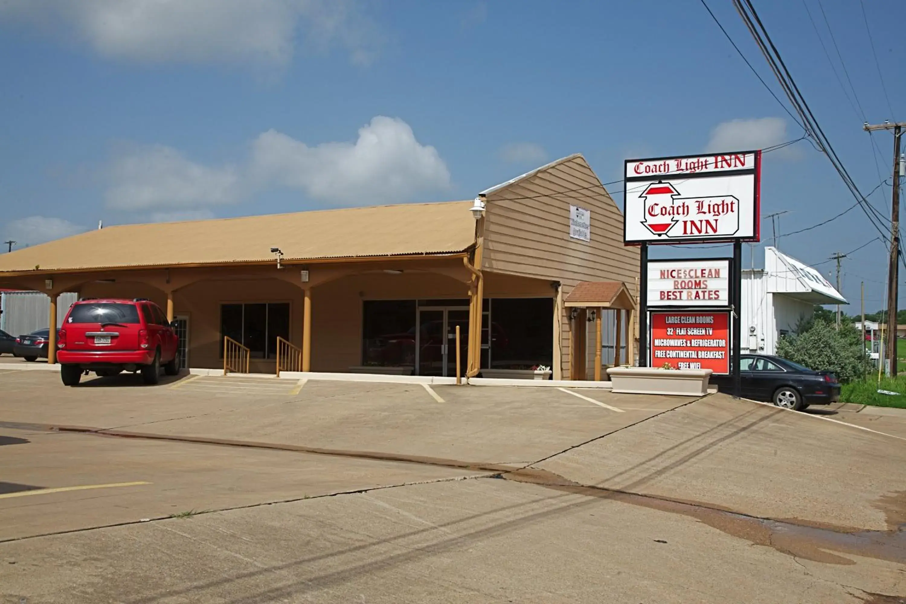 Property building in Coach Light Inn Property building in Coach Light Inn