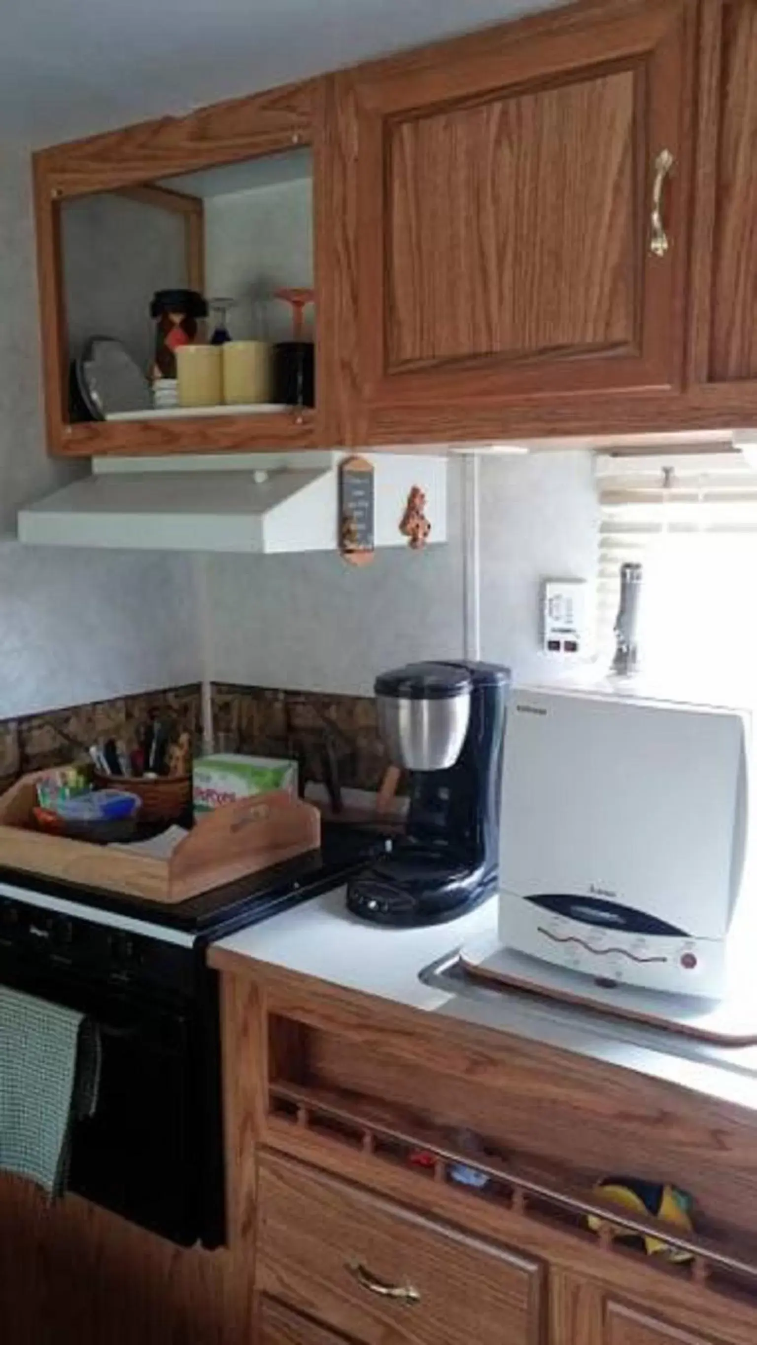 Coffee/tea facilities, Kitchen/Kitchenette in Wolf Creek Farm B&B and Motorcycle Manor at Wolf Creek Farm