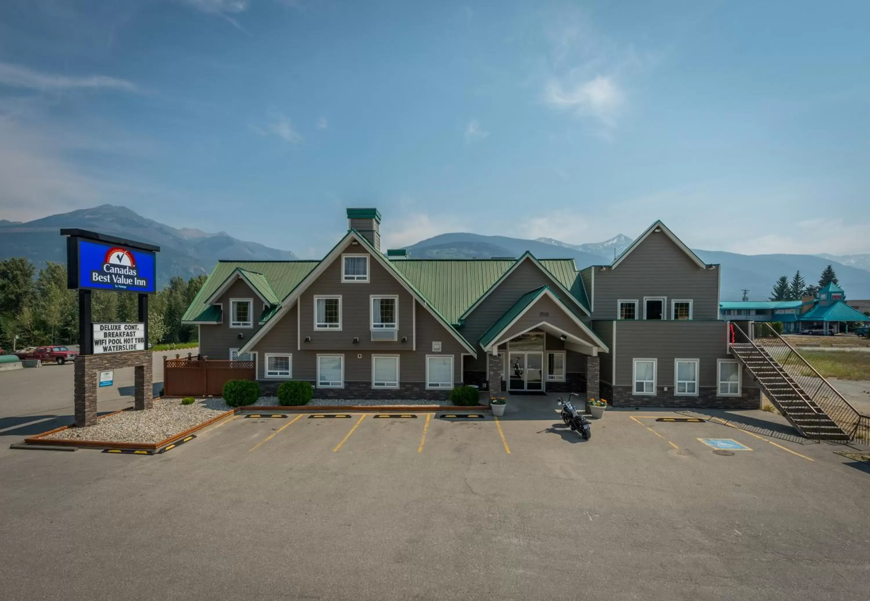 Facade/entrance, Property Building in Canadas Best Value Inn Valemount