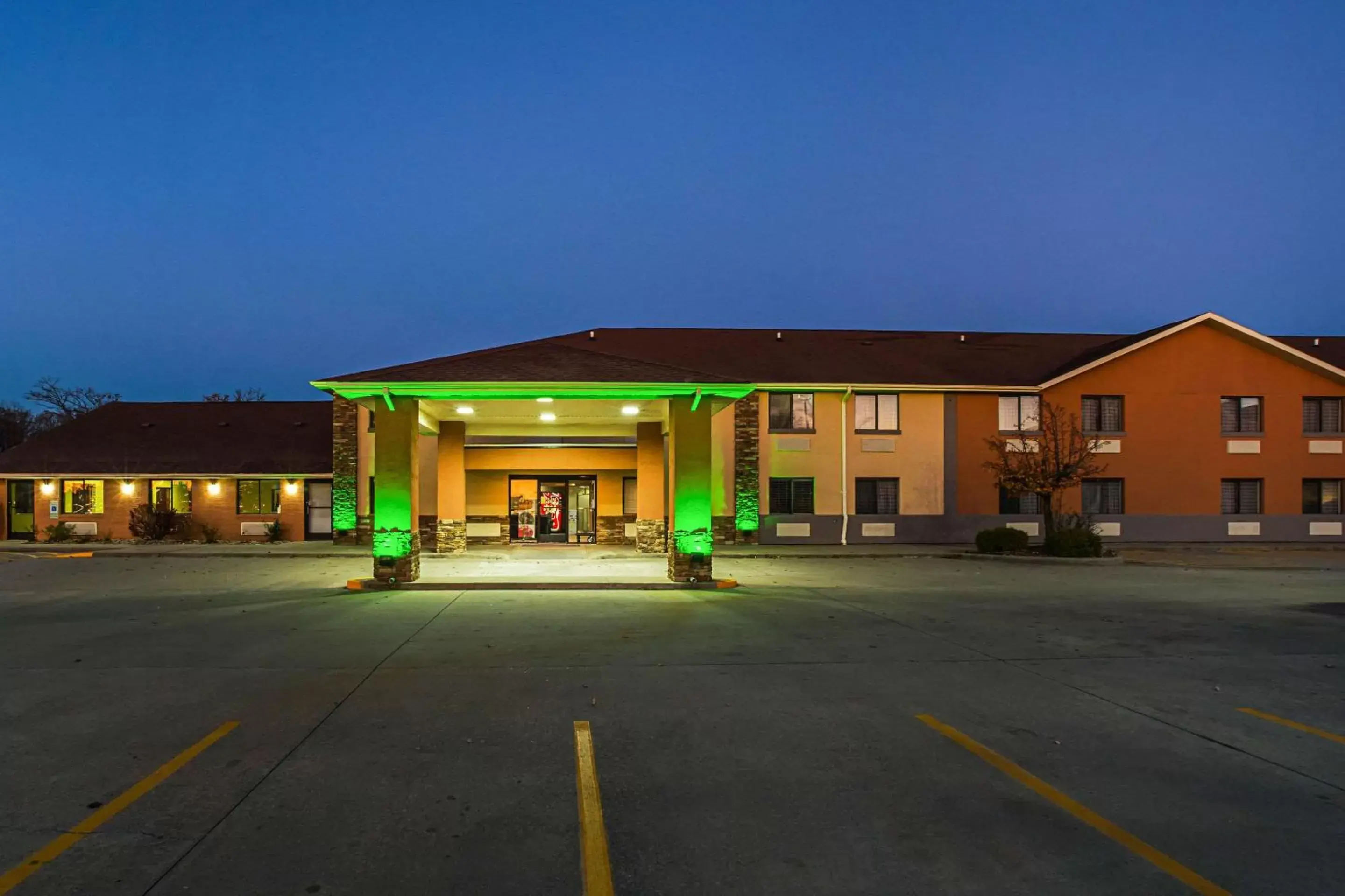 Property Building in Quality Inn Carbondale University area