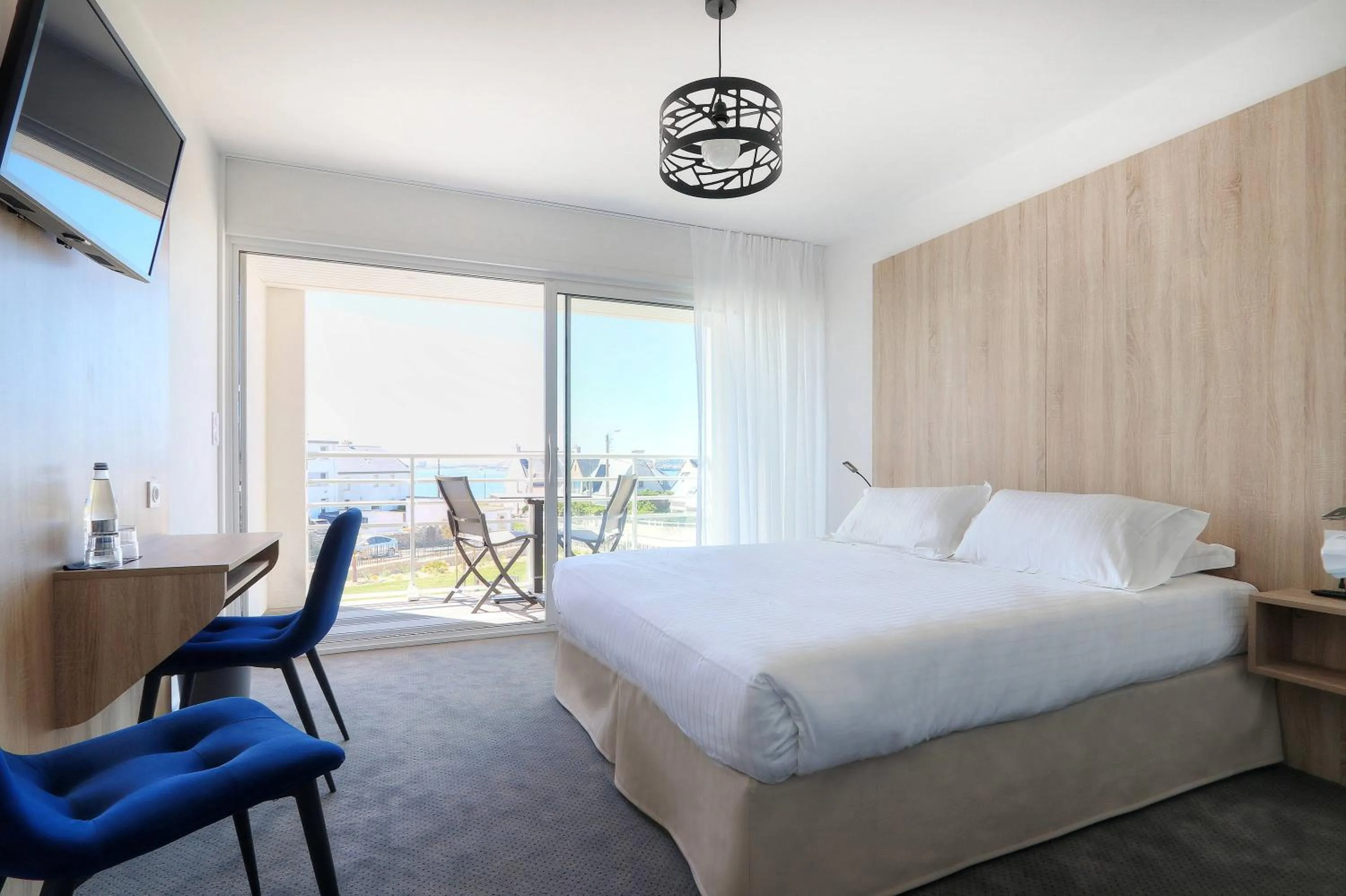 Photo of the whole room, Bed in Best Western Hôtel Le Bellevue Quiberon