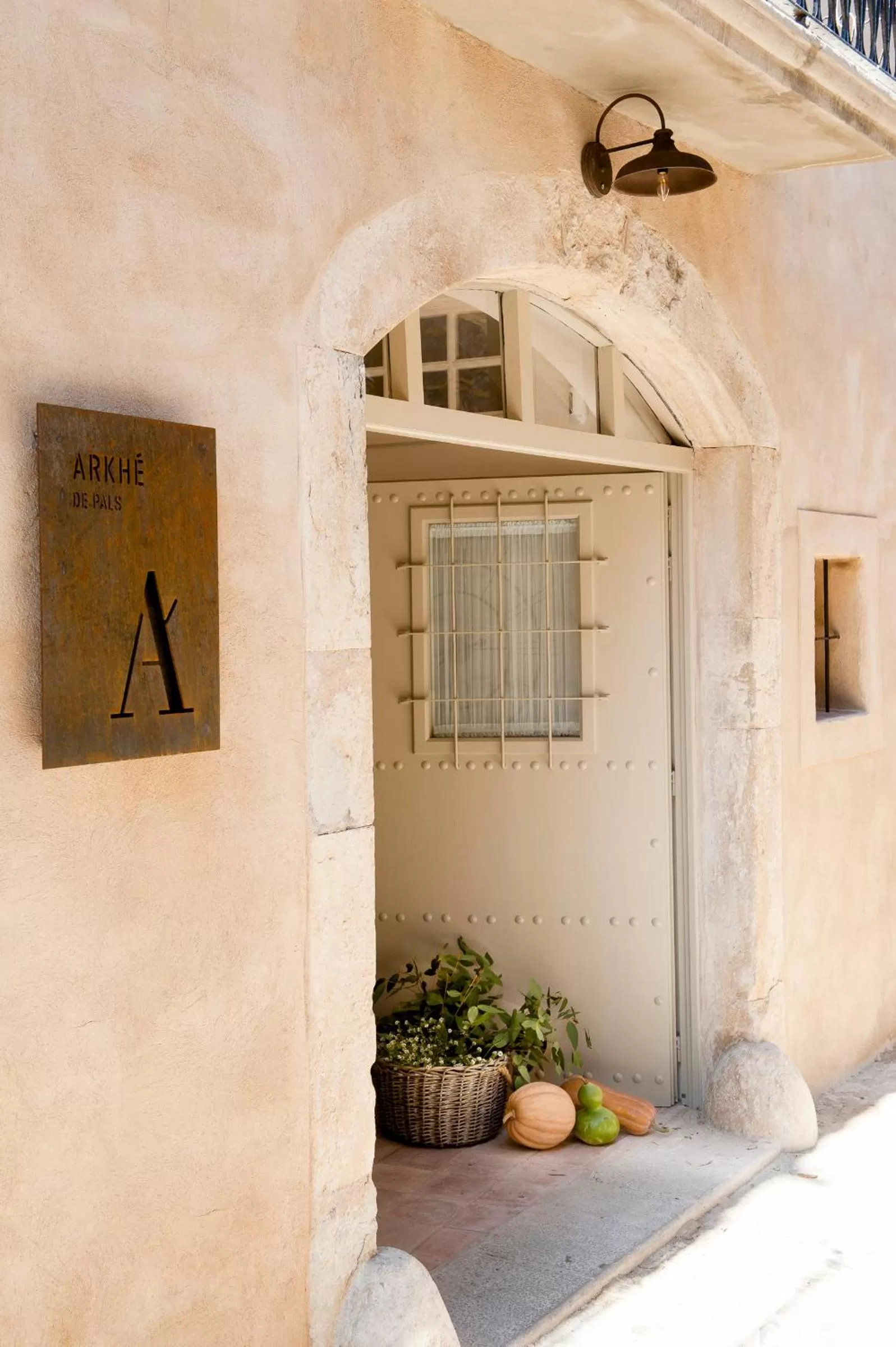 Facade/entrance in Arkhé Hotel Boutique Pals