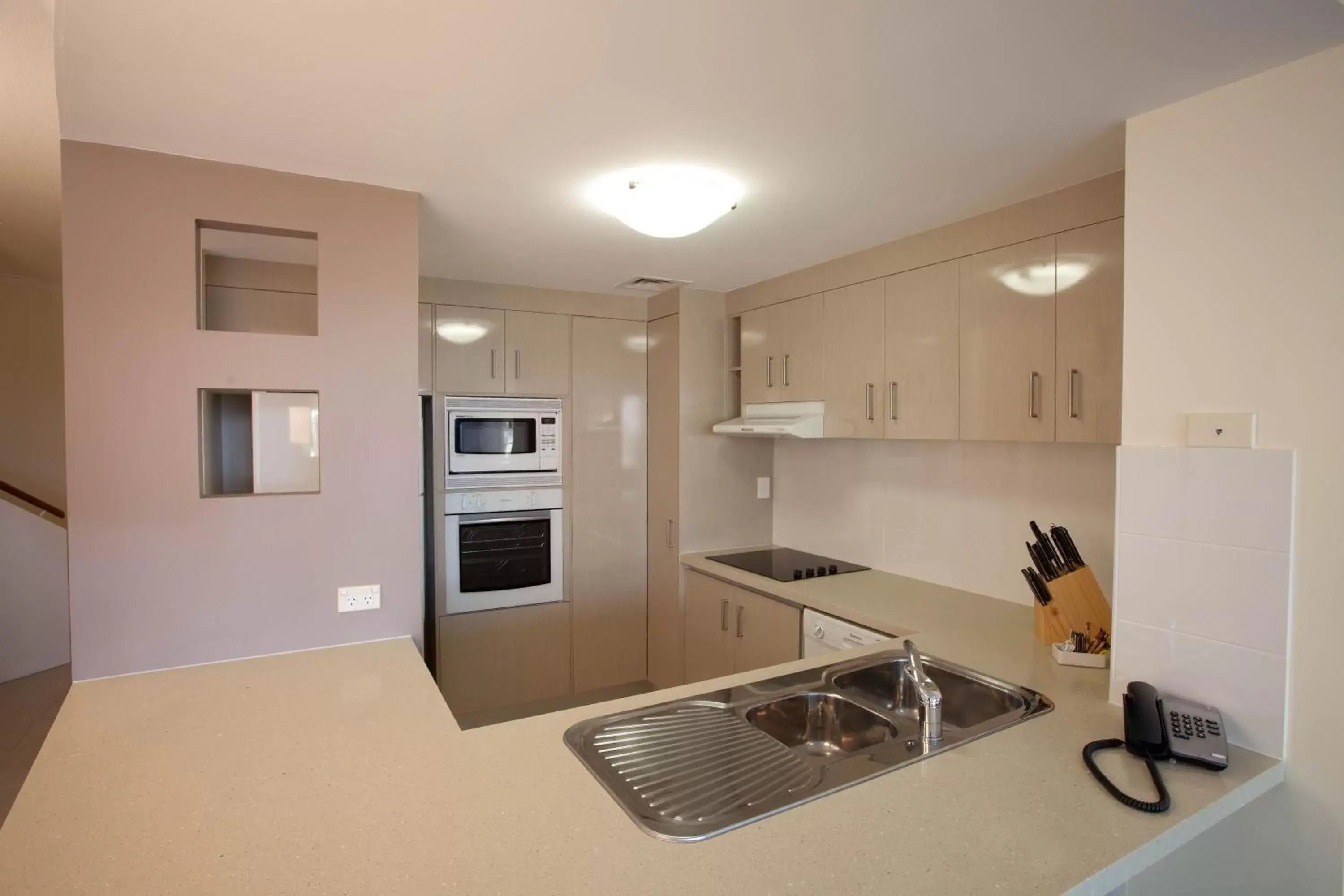 Kitchen or kitchenette, Kitchen/Kitchenette in Coral Sands Beachfront Resort