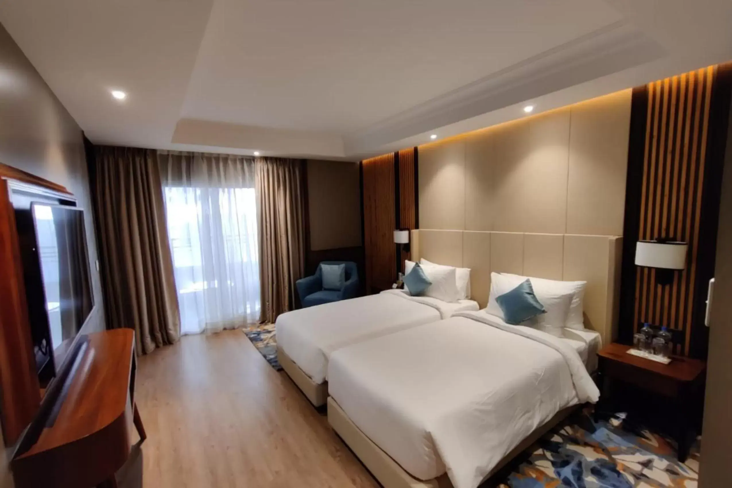 Bedroom, Bed in Radisson Blu Resort Dharamshala