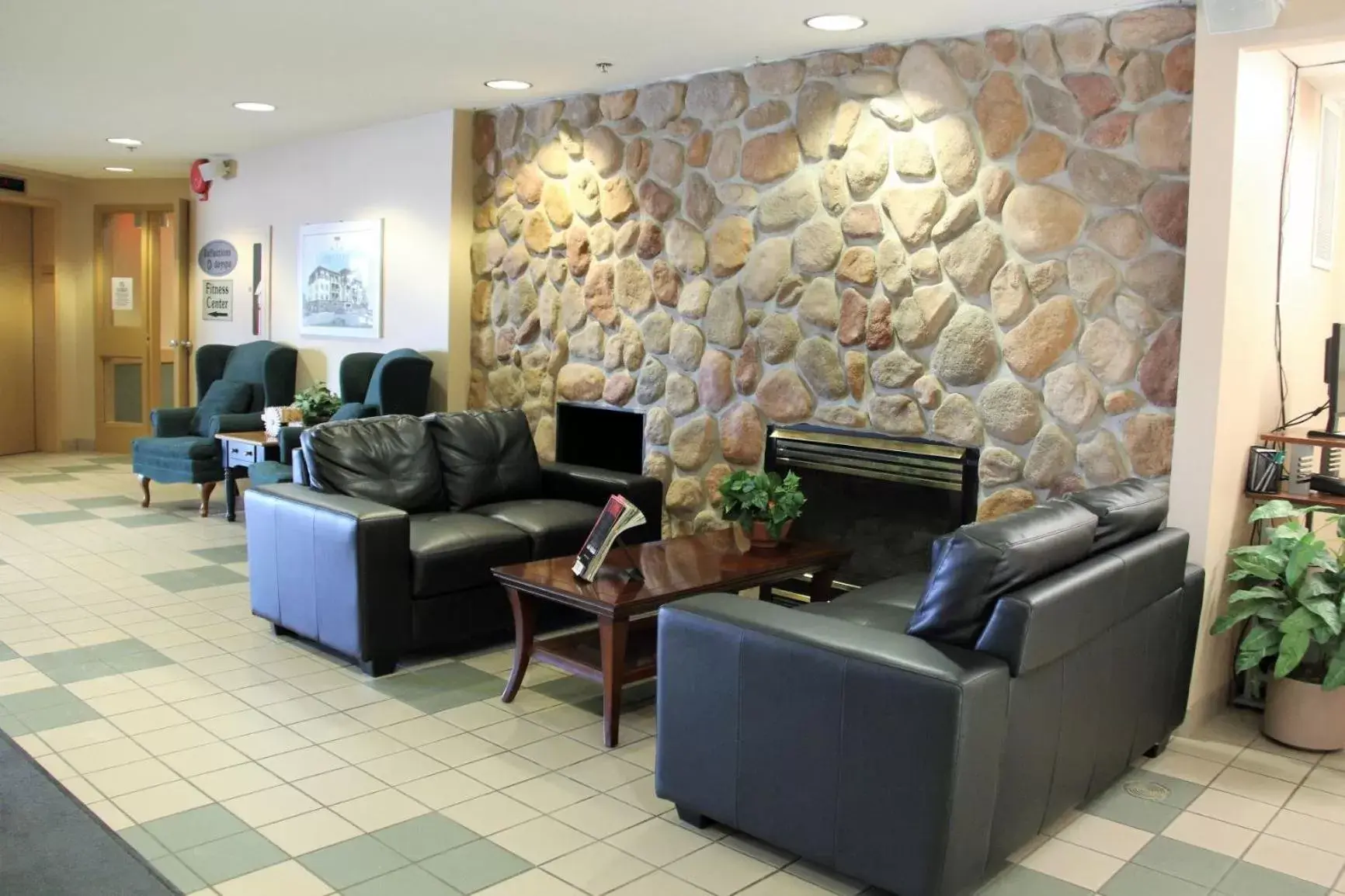 Lobby or reception, Seating Area in Travelodge by Wyndham Lacombe