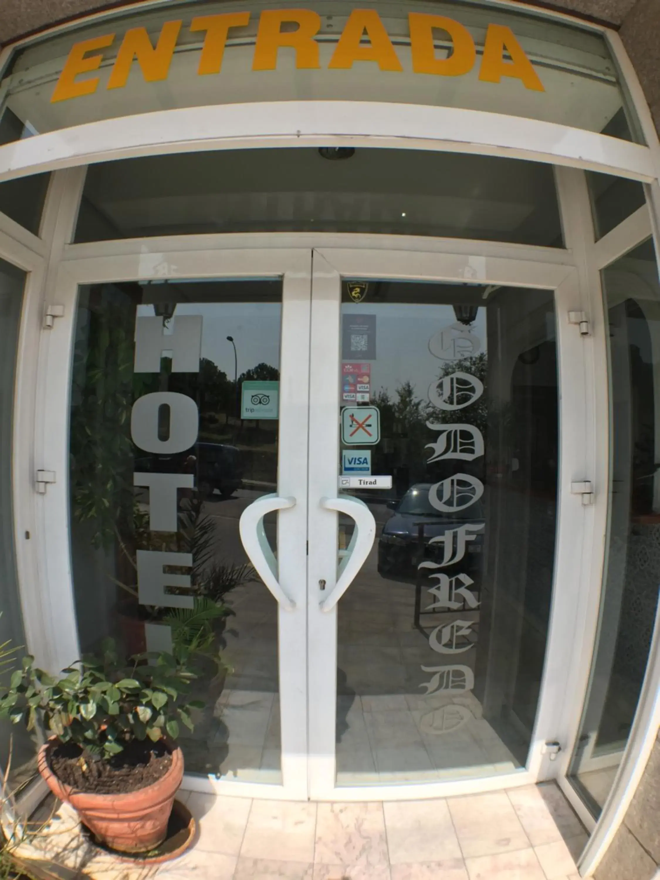 Facade/entrance in Hotel Godofredo