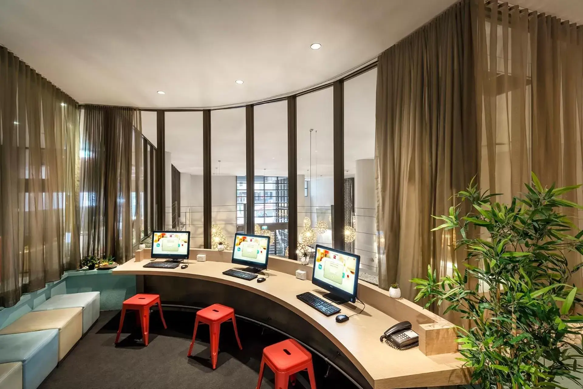 Business facilities in ibis Melbourne Hotel and Apartments