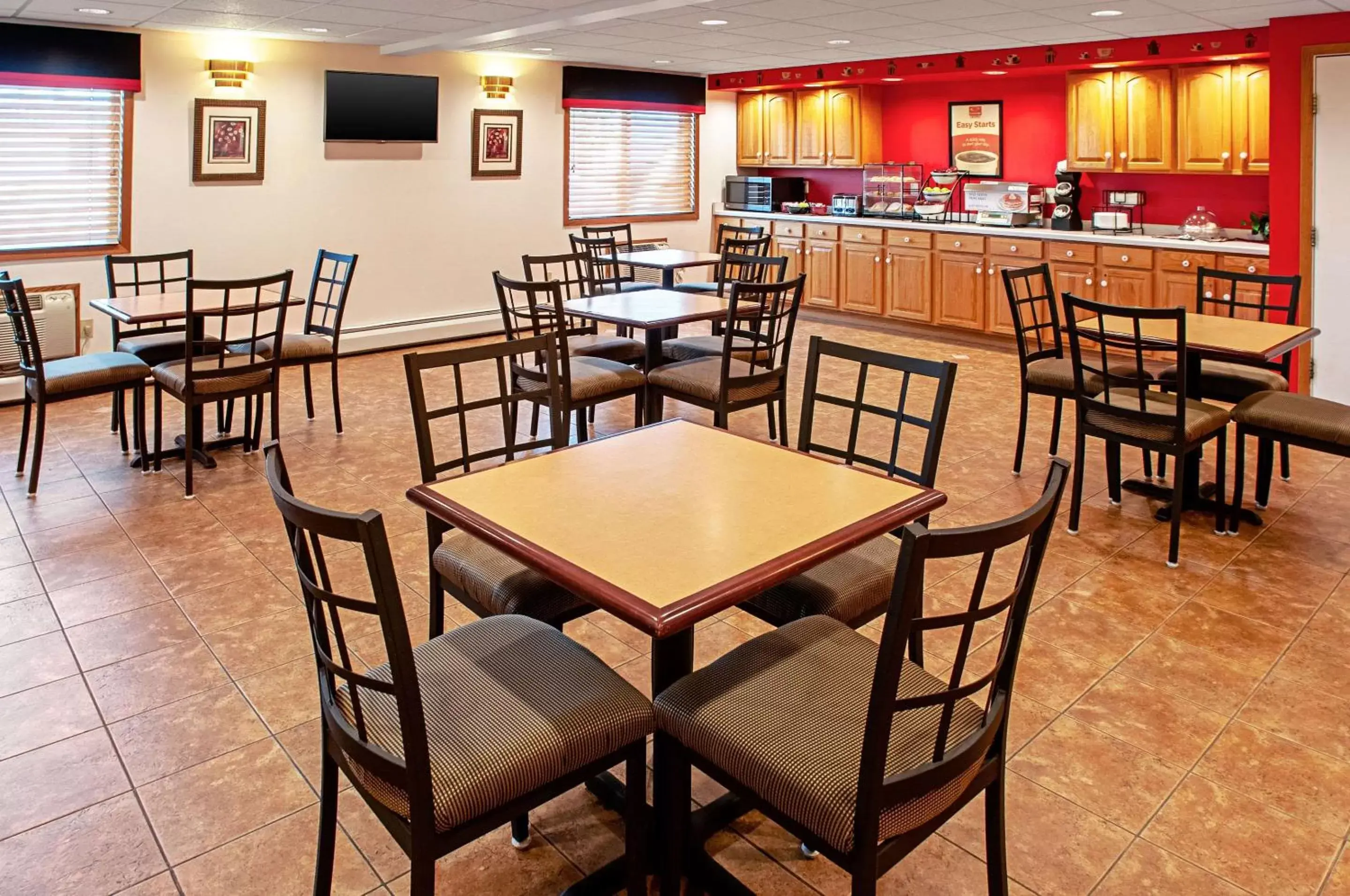 Restaurant/Places to Eat in Econo Lodge On the Bay