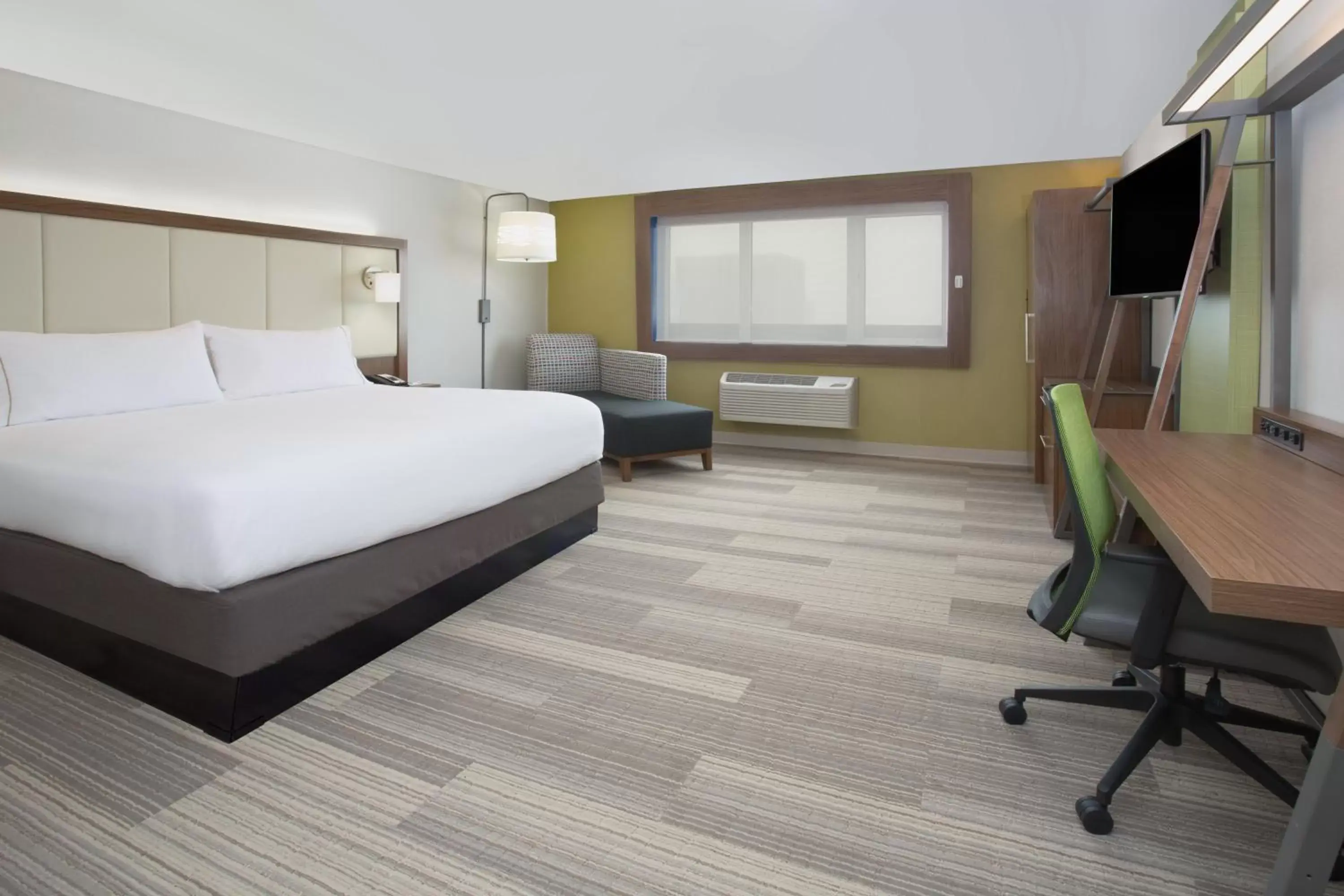Photo of the whole room, Bed in Holiday Inn Express & Suites - Braselton West by IHG Photo of the whole room, Bed in Holiday Inn Express & Suites - Braselton West by IHG