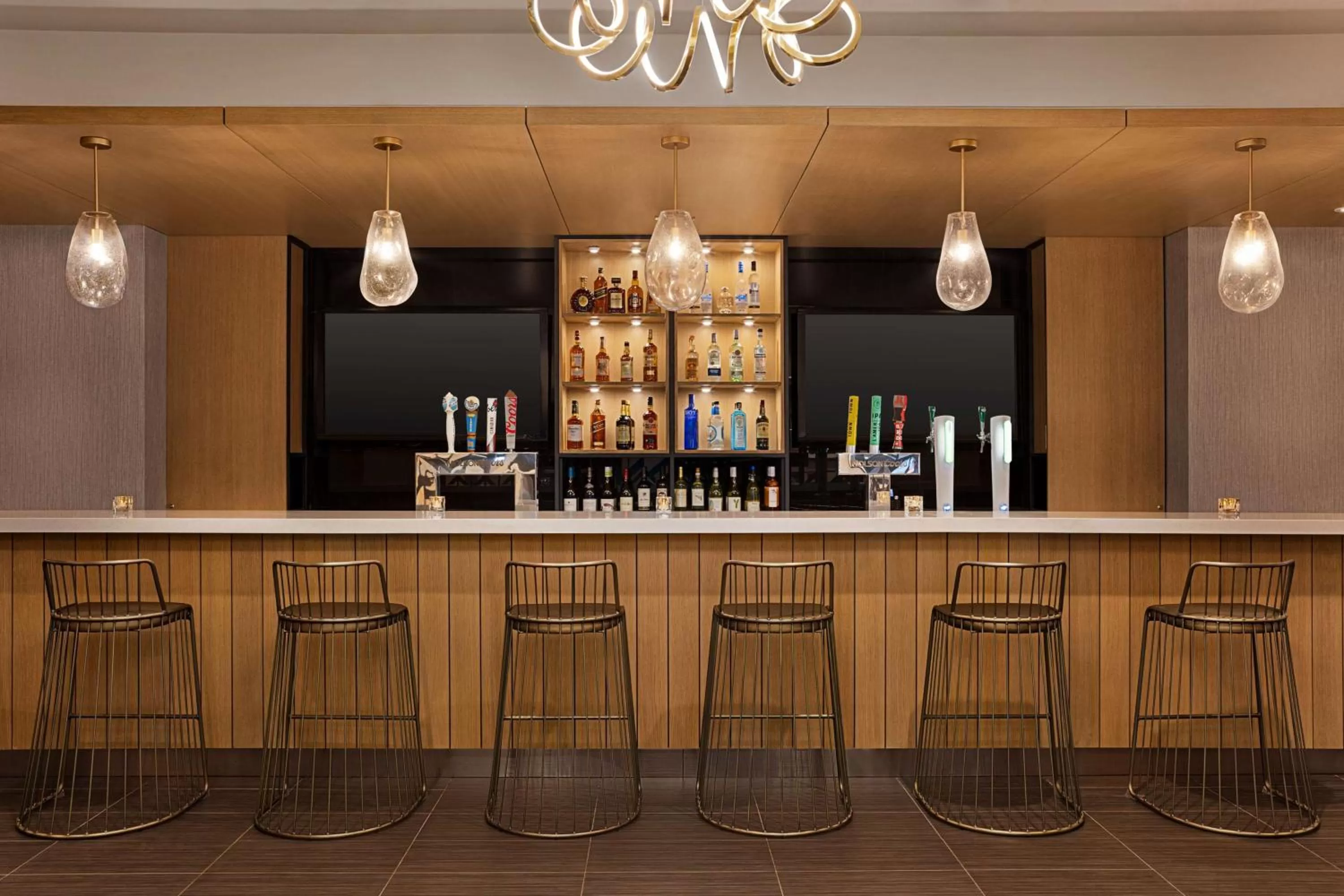 Lounge or bar in Doubletree By Hilton Pointe Claire Montreal Airport West