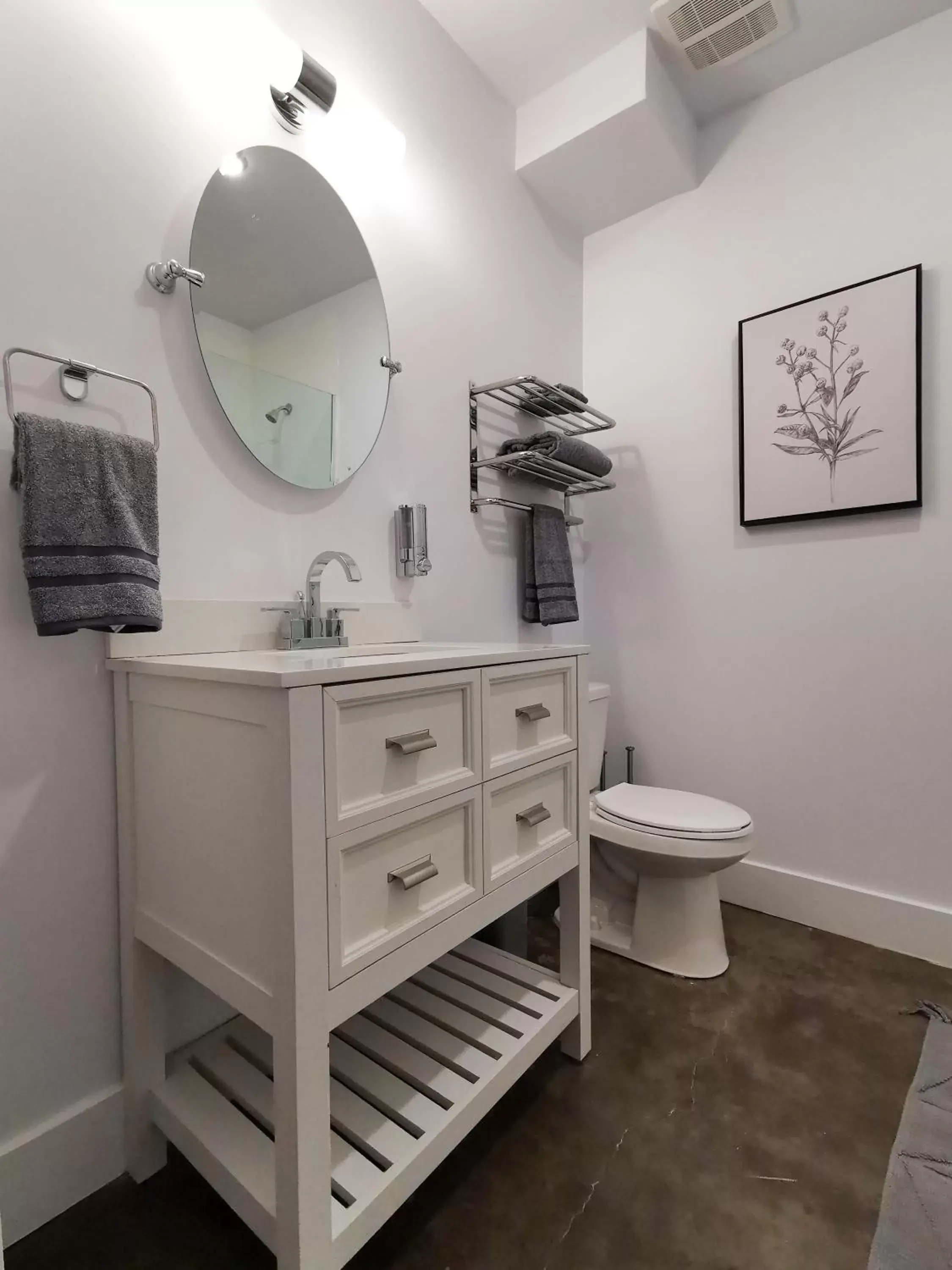 Bathroom in Cameo Hotel and Suites